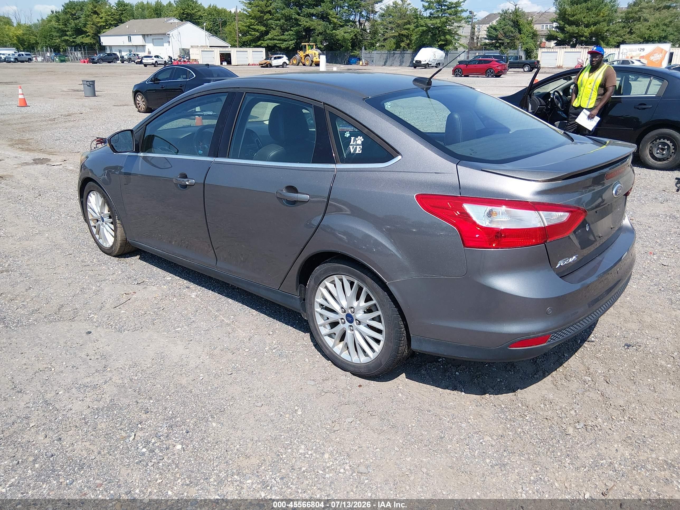 2014 Ford Focus Titanium Gray vin: 1FADP3J26EL279383