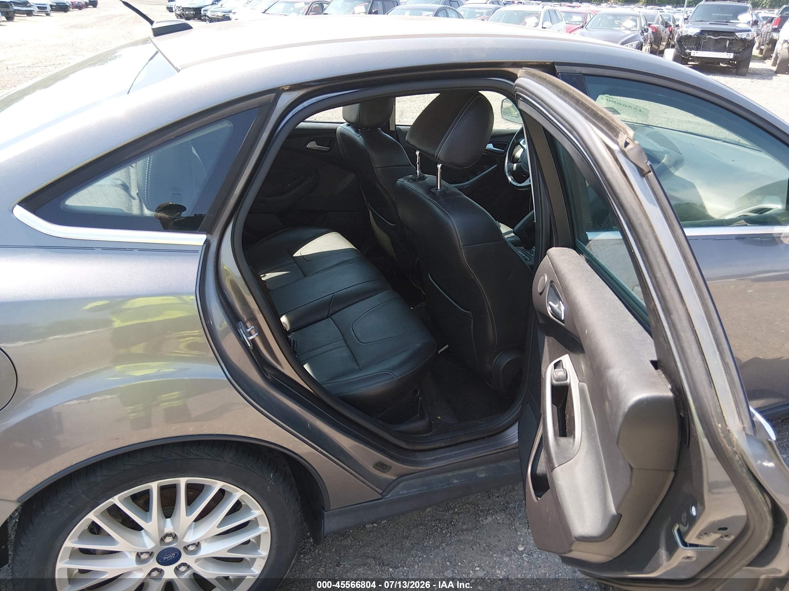 2014 Ford Focus Titanium Gray vin: 1FADP3J26EL279383