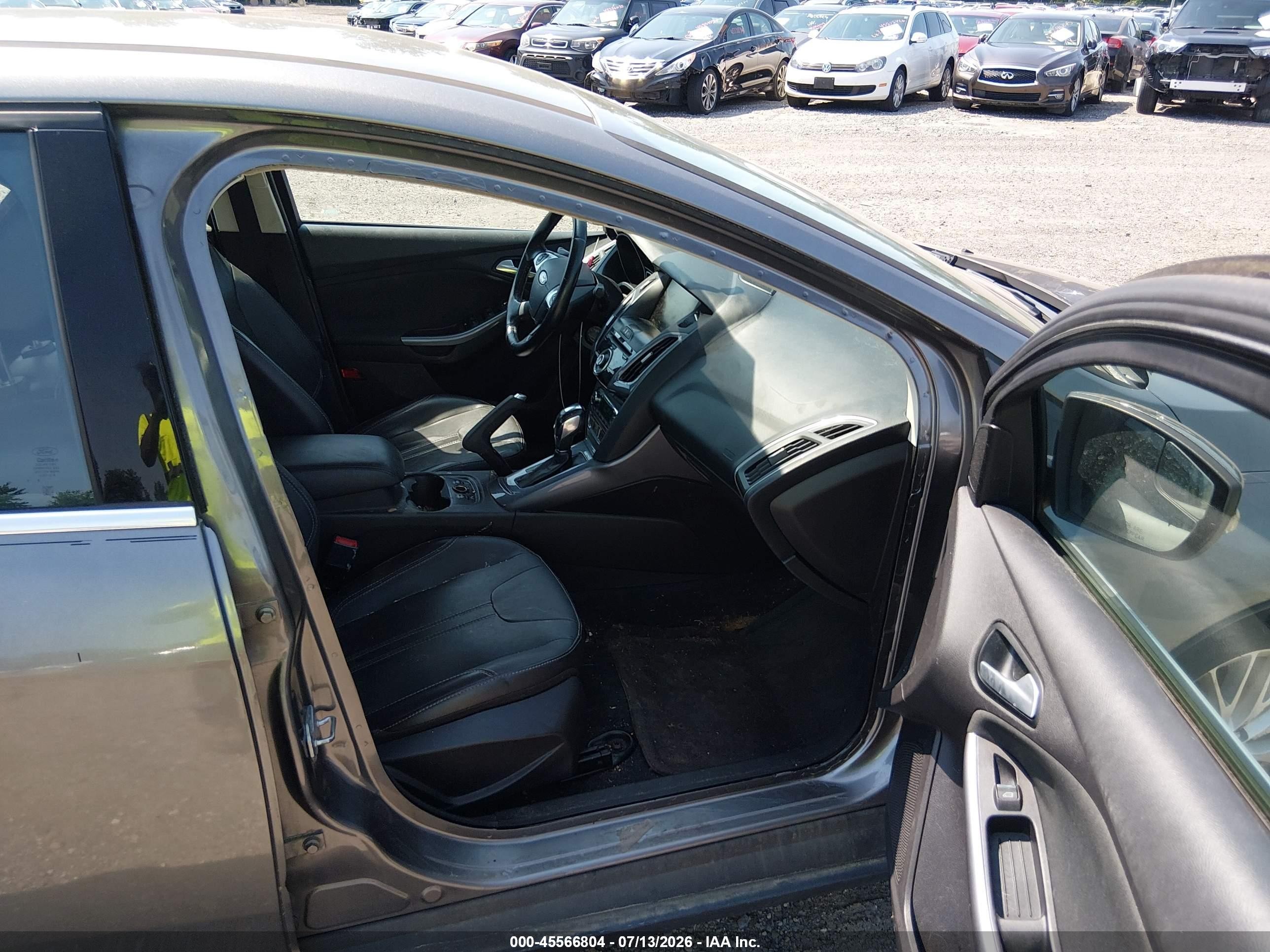 2014 Ford Focus Titanium Gray vin: 1FADP3J26EL279383