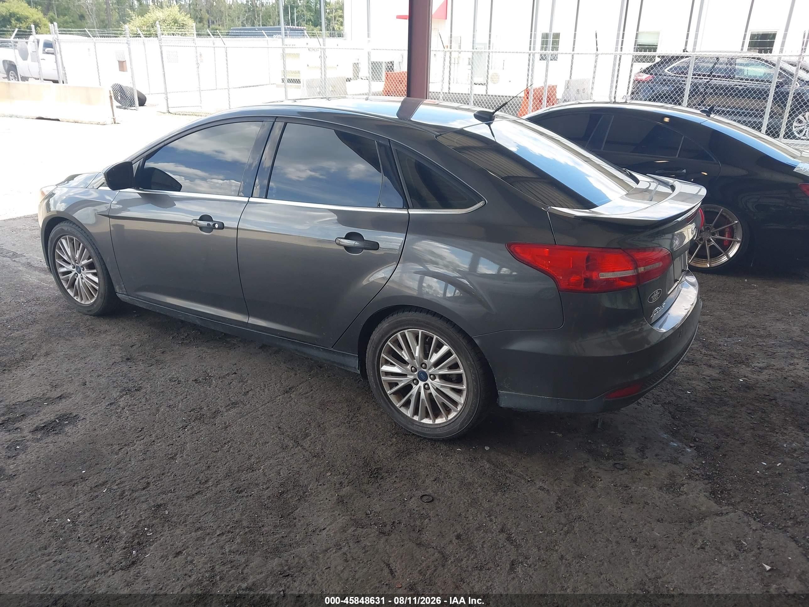 2015 Ford Focus Titanium Gray vin: 1FADP3J26FL268613
