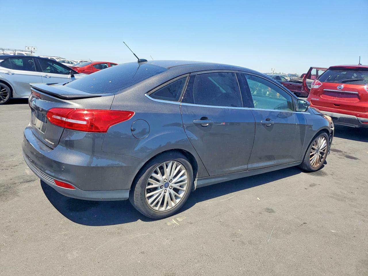 2015 Ford Focus Titanium Gray vin: 1FADP3J26FL275688
