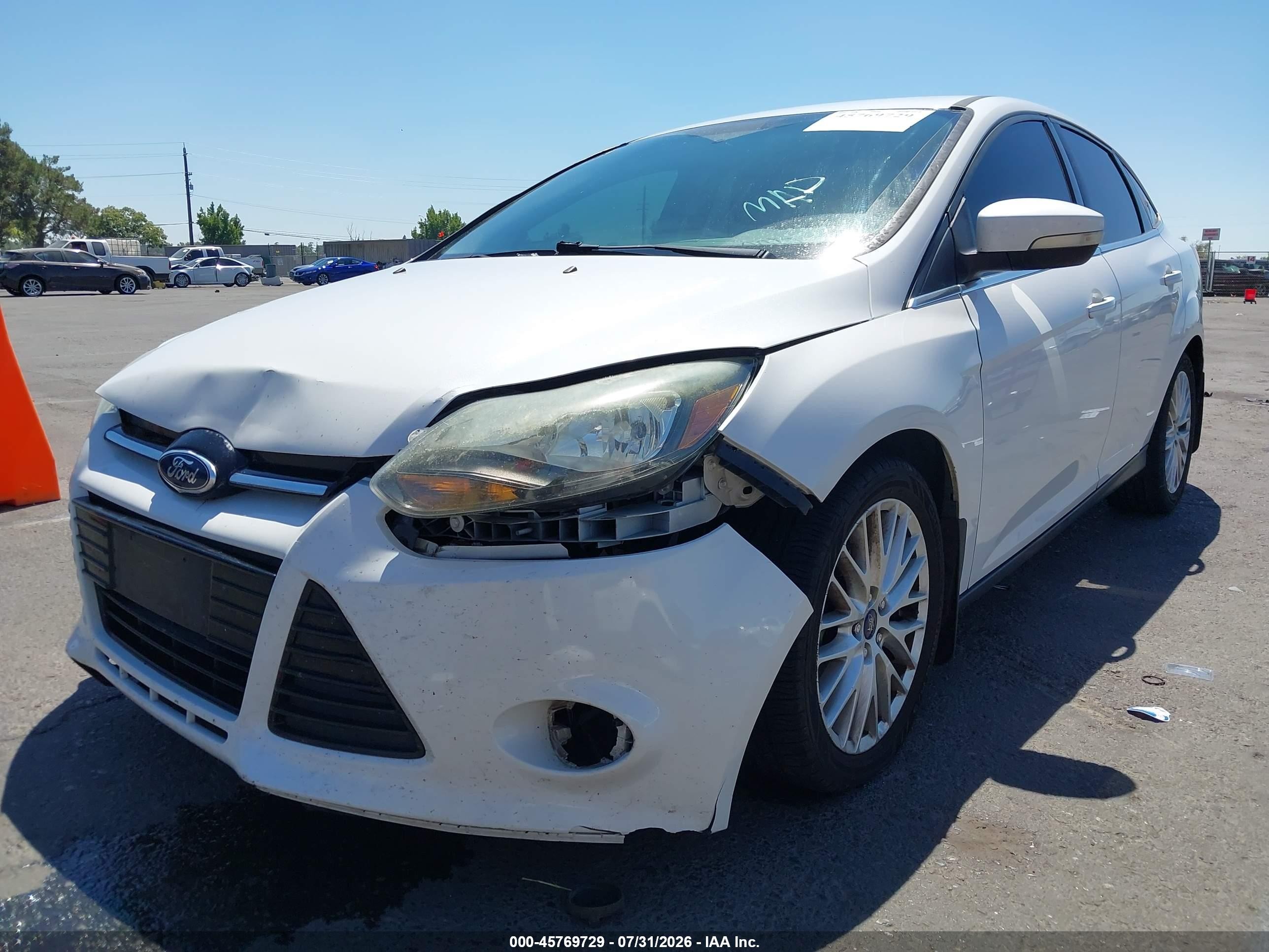 2013 Ford Focus Titanium White vin: 1FADP3J27DL382603