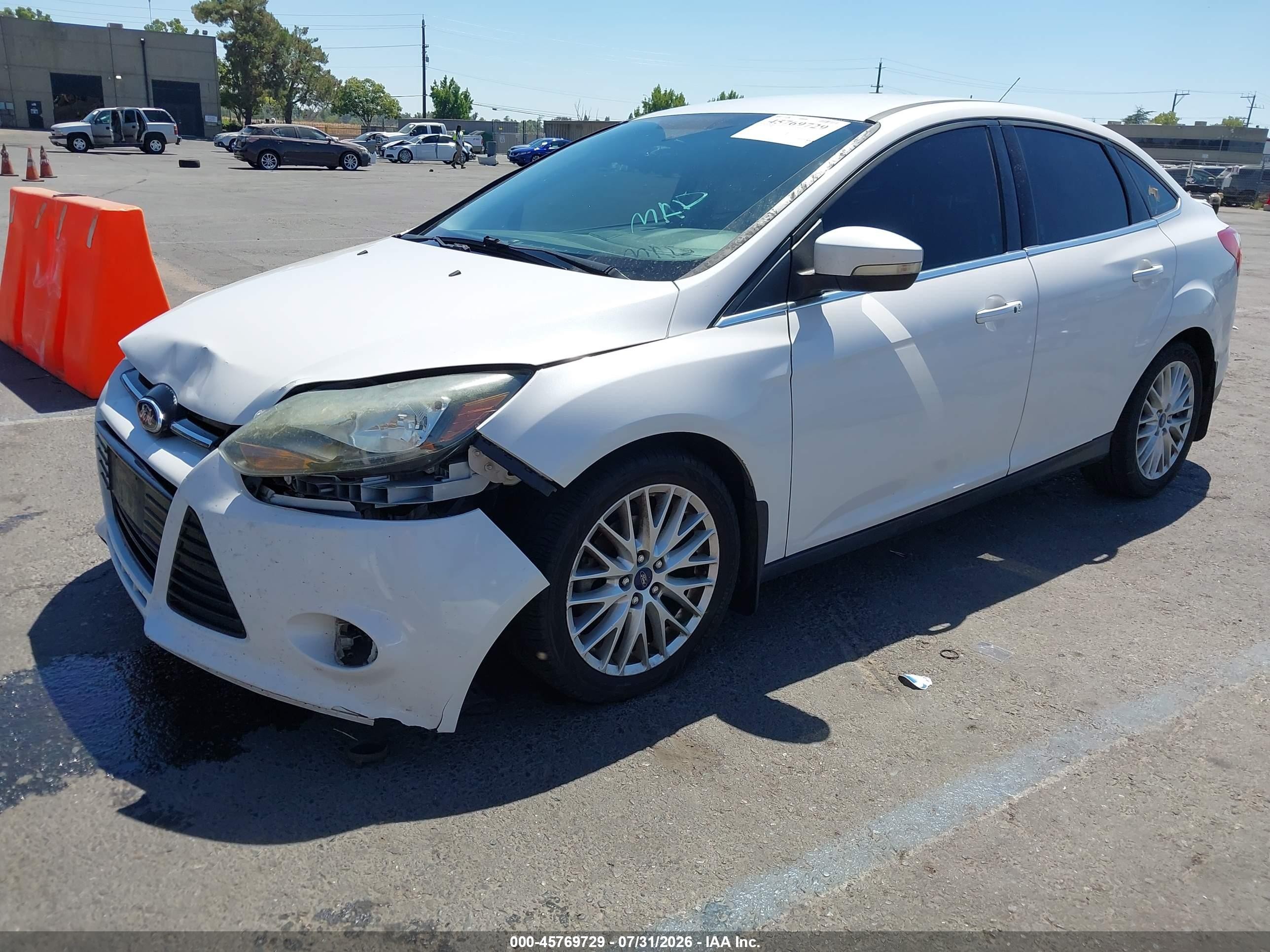 2013 Ford Focus Titanium White vin: 1FADP3J27DL382603