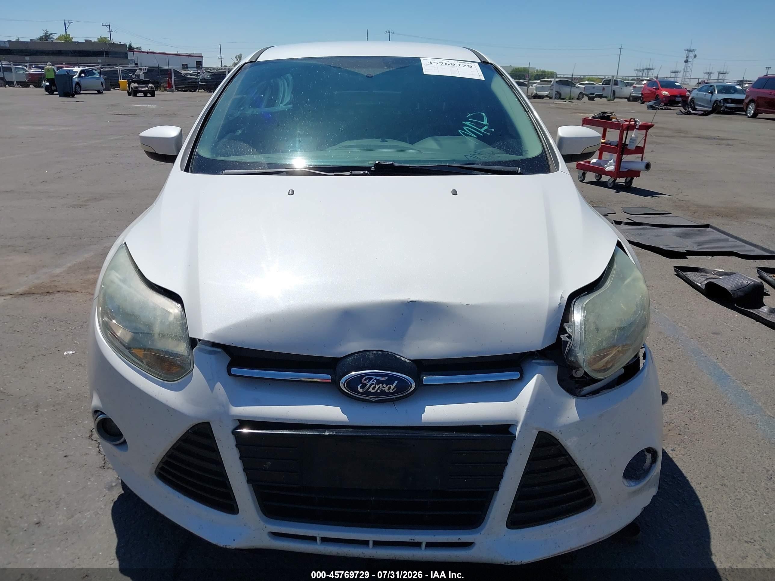 2013 Ford Focus Titanium White vin: 1FADP3J27DL382603