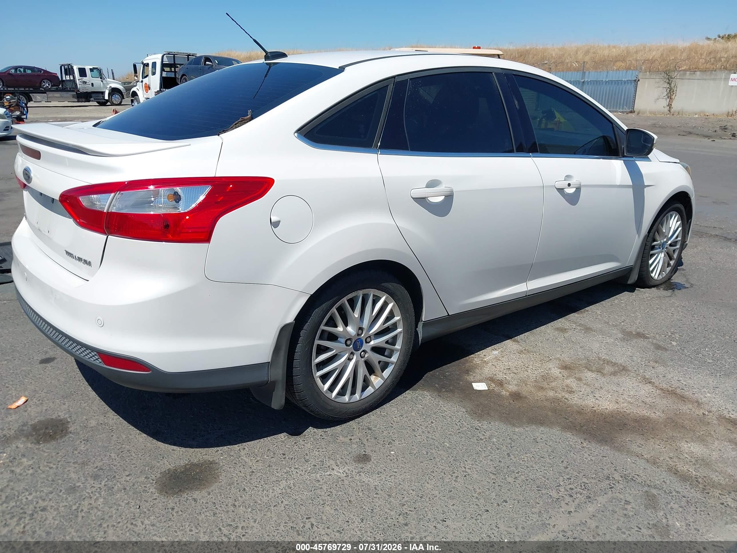 2013 Ford Focus Titanium White vin: 1FADP3J27DL382603