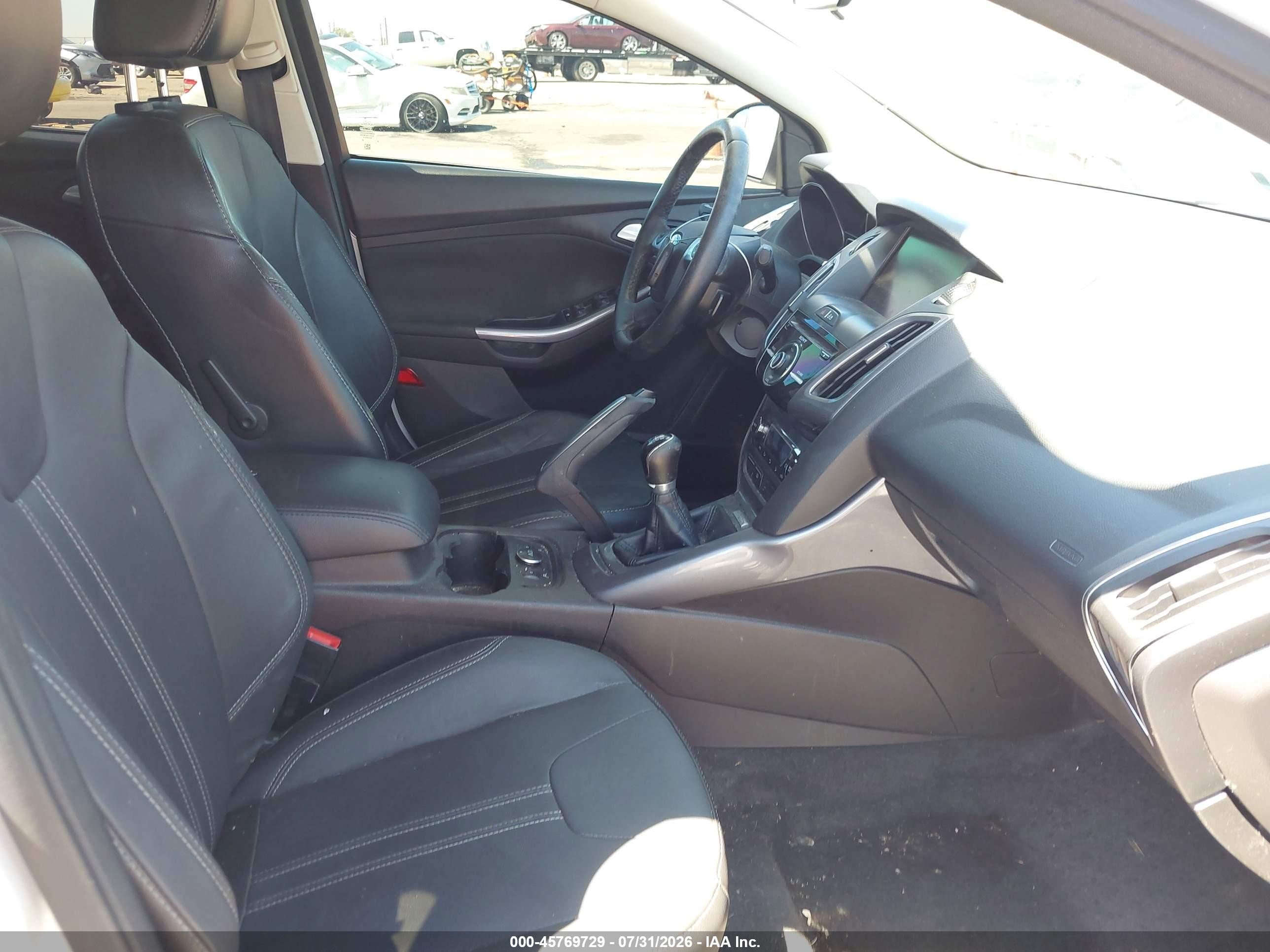 2013 Ford Focus Titanium White vin: 1FADP3J27DL382603