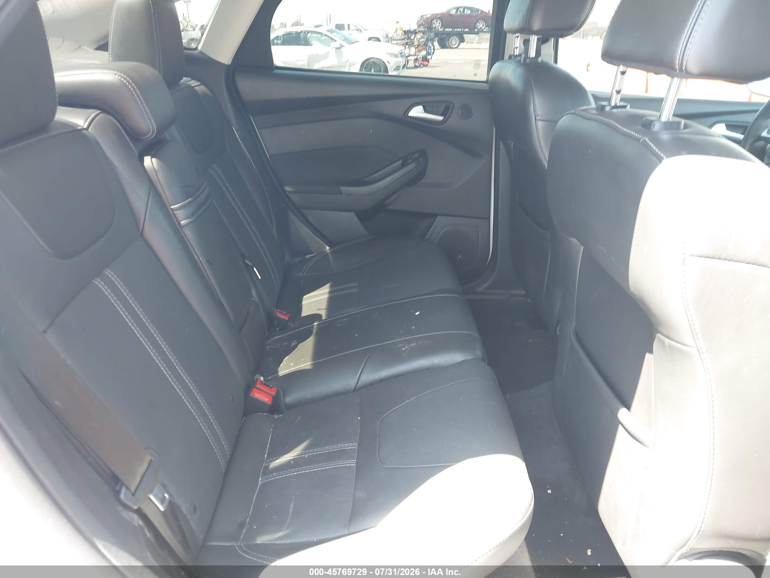 2013 Ford Focus Titanium White vin: 1FADP3J27DL382603