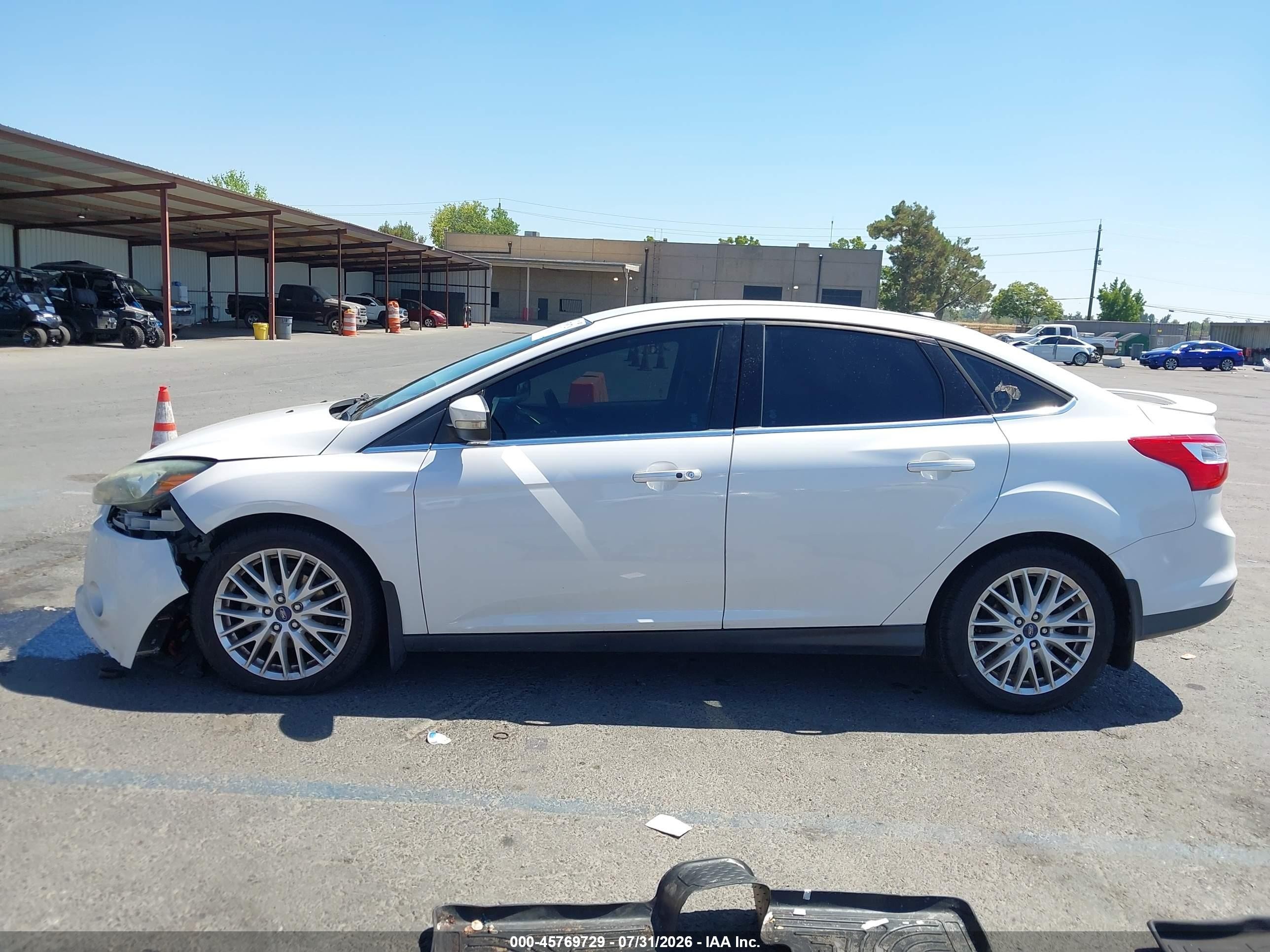 2013 Ford Focus Titanium White vin: 1FADP3J27DL382603