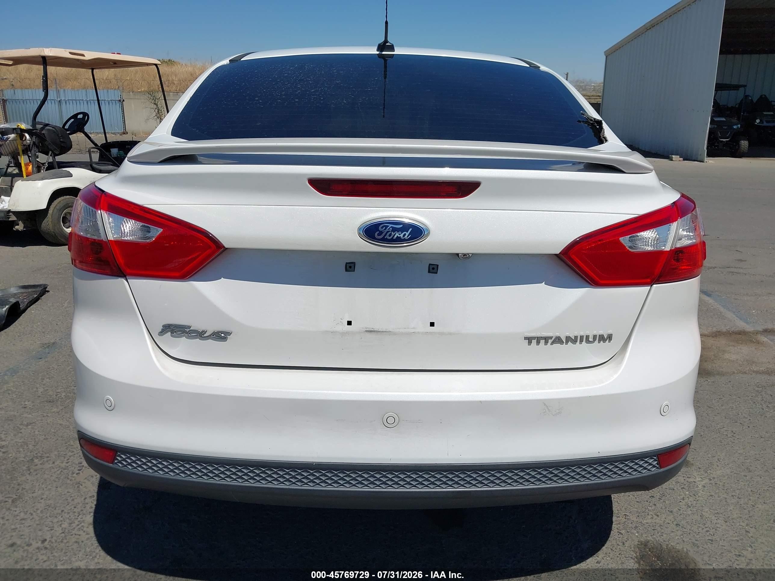 2013 Ford Focus Titanium White vin: 1FADP3J27DL382603