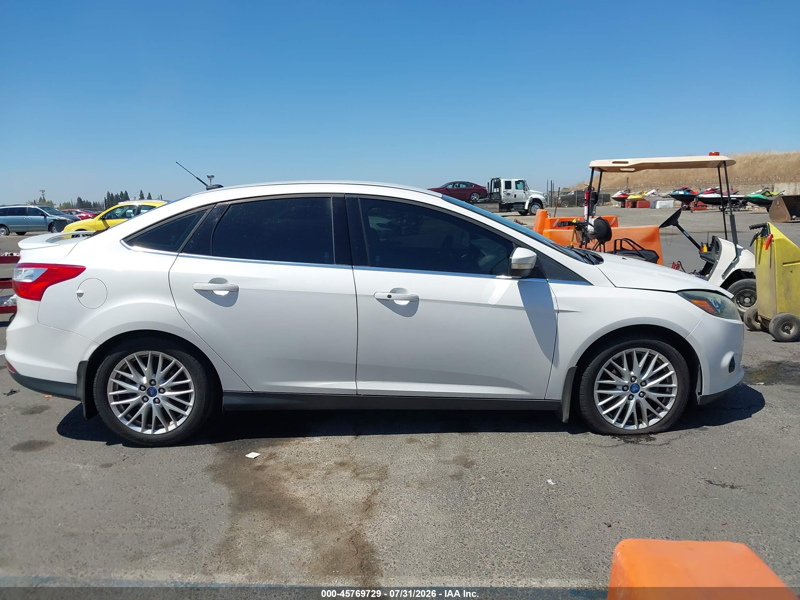 2013 Ford Focus Titanium White vin: 1FADP3J27DL382603