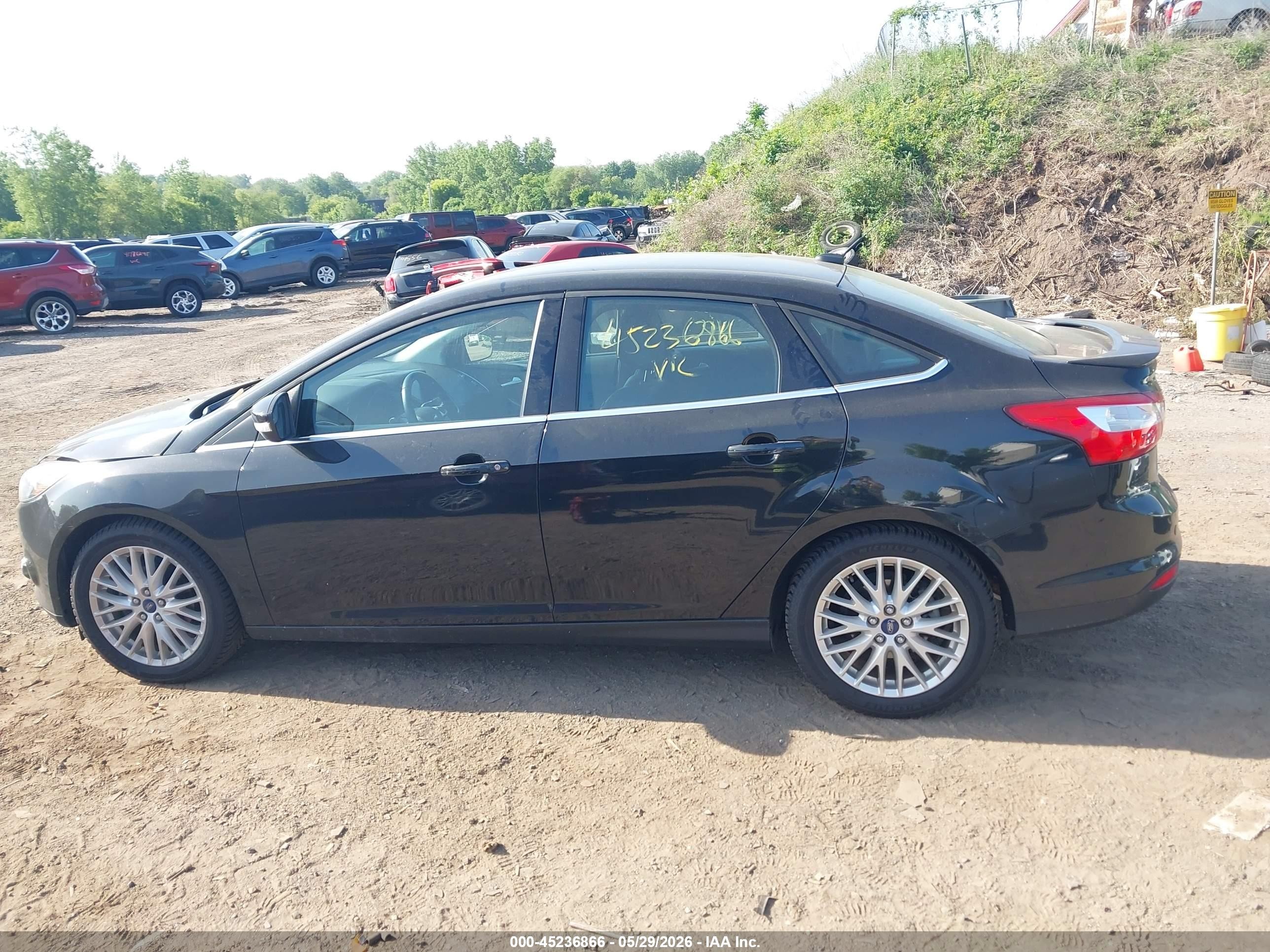2013 Ford Focus Titanium Black vin: 1FADP3J27DL383976