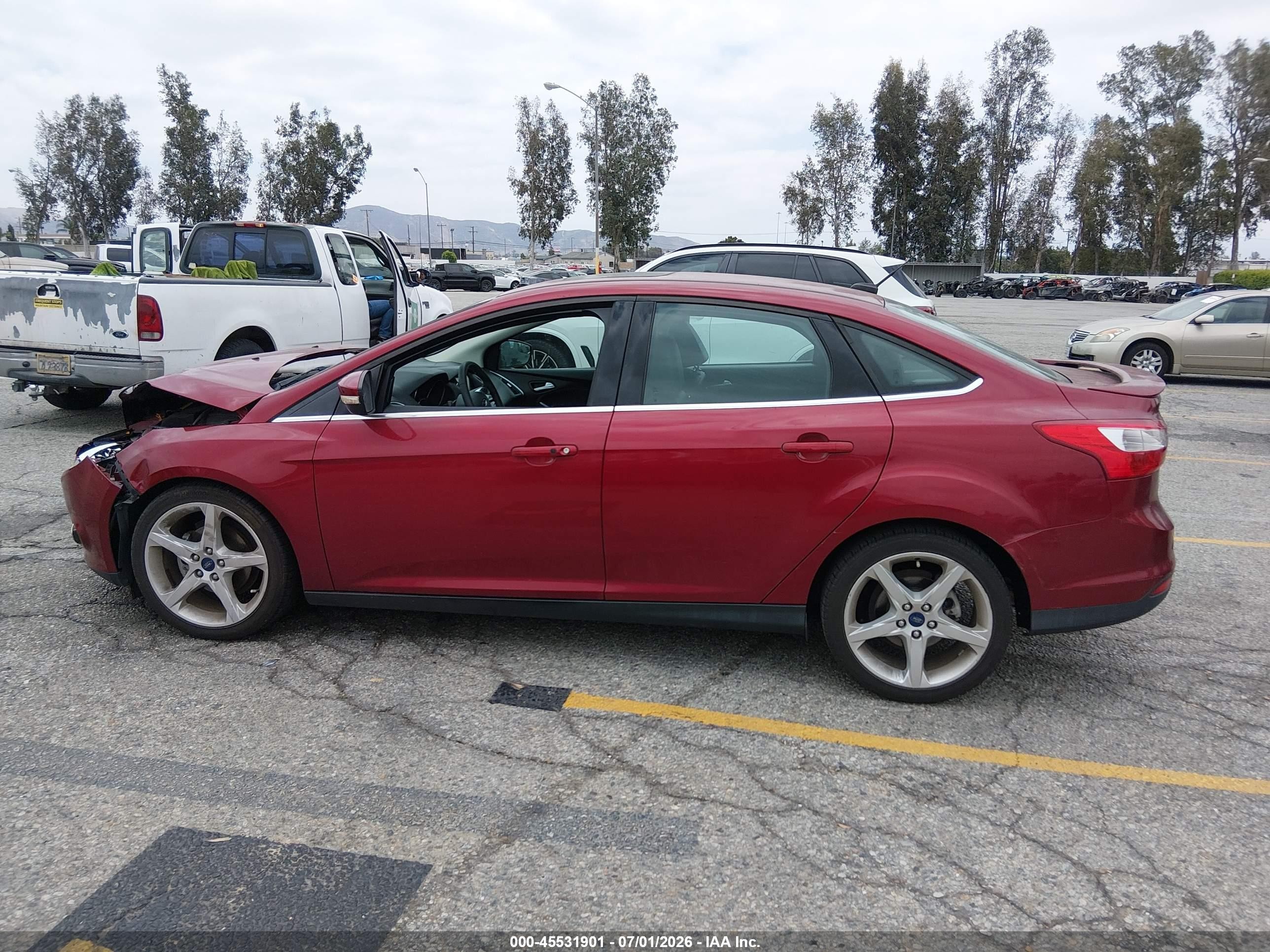 2014 Ford Focus Titanium Red vin: 1FADP3J27EL300435