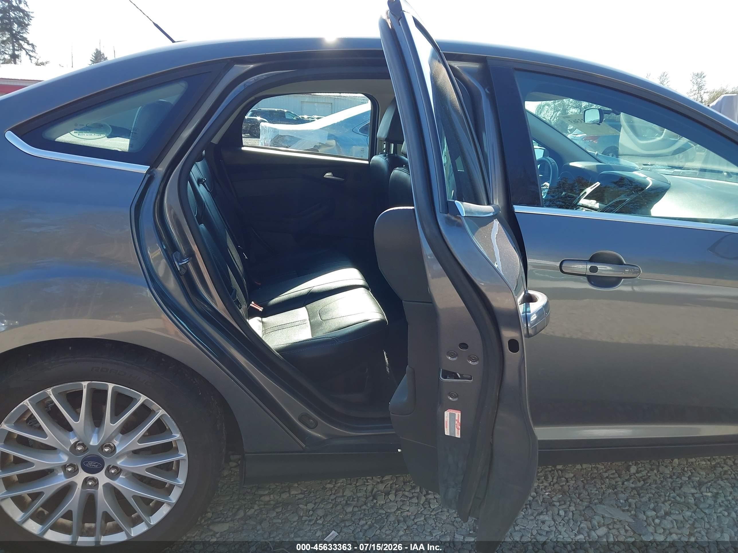 2014 Ford Focus Titanium Gray vin: 1FADP3J27EL407467
