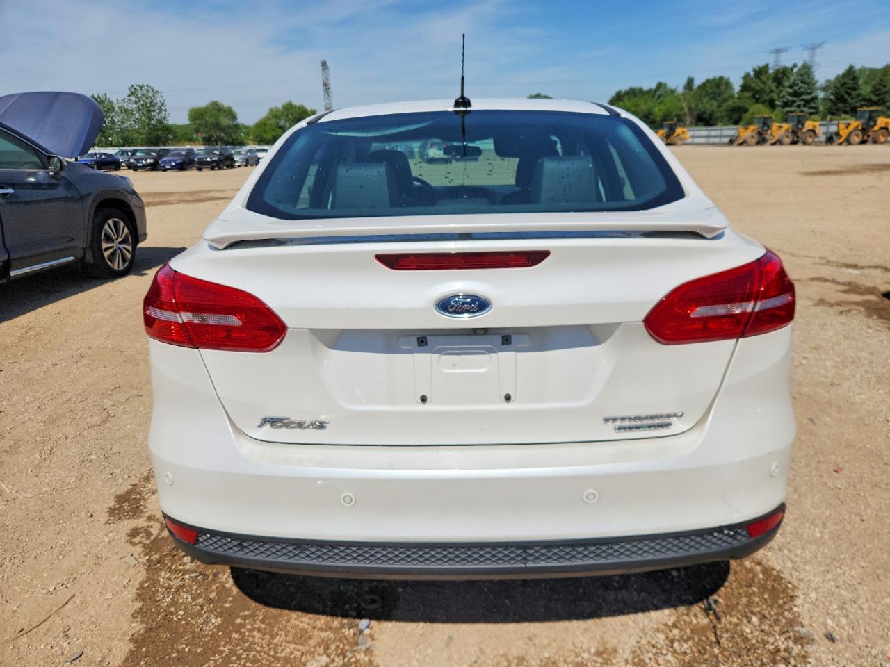 2015 Ford Focus Titanium White vin: 1FADP3J27FL273934