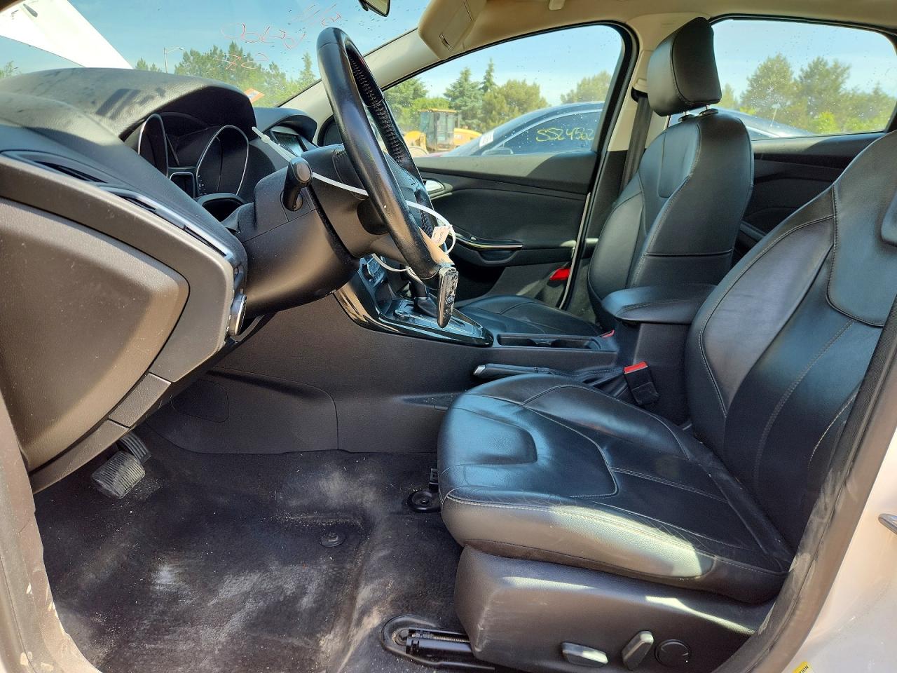 2015 Ford Focus Titanium White vin: 1FADP3J27FL273934
