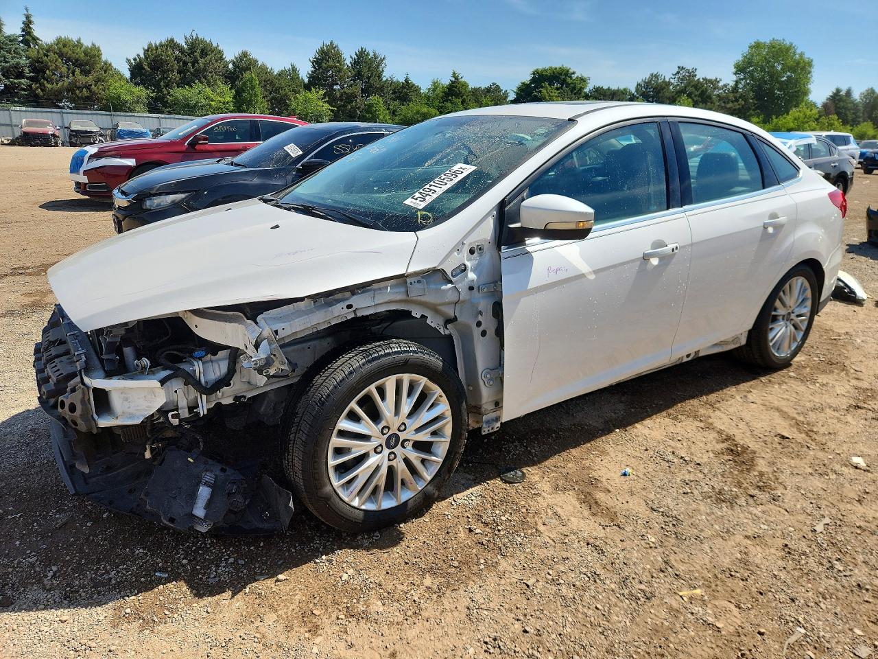2015 Ford Focus Titanium White vin: 1FADP3J27FL273934