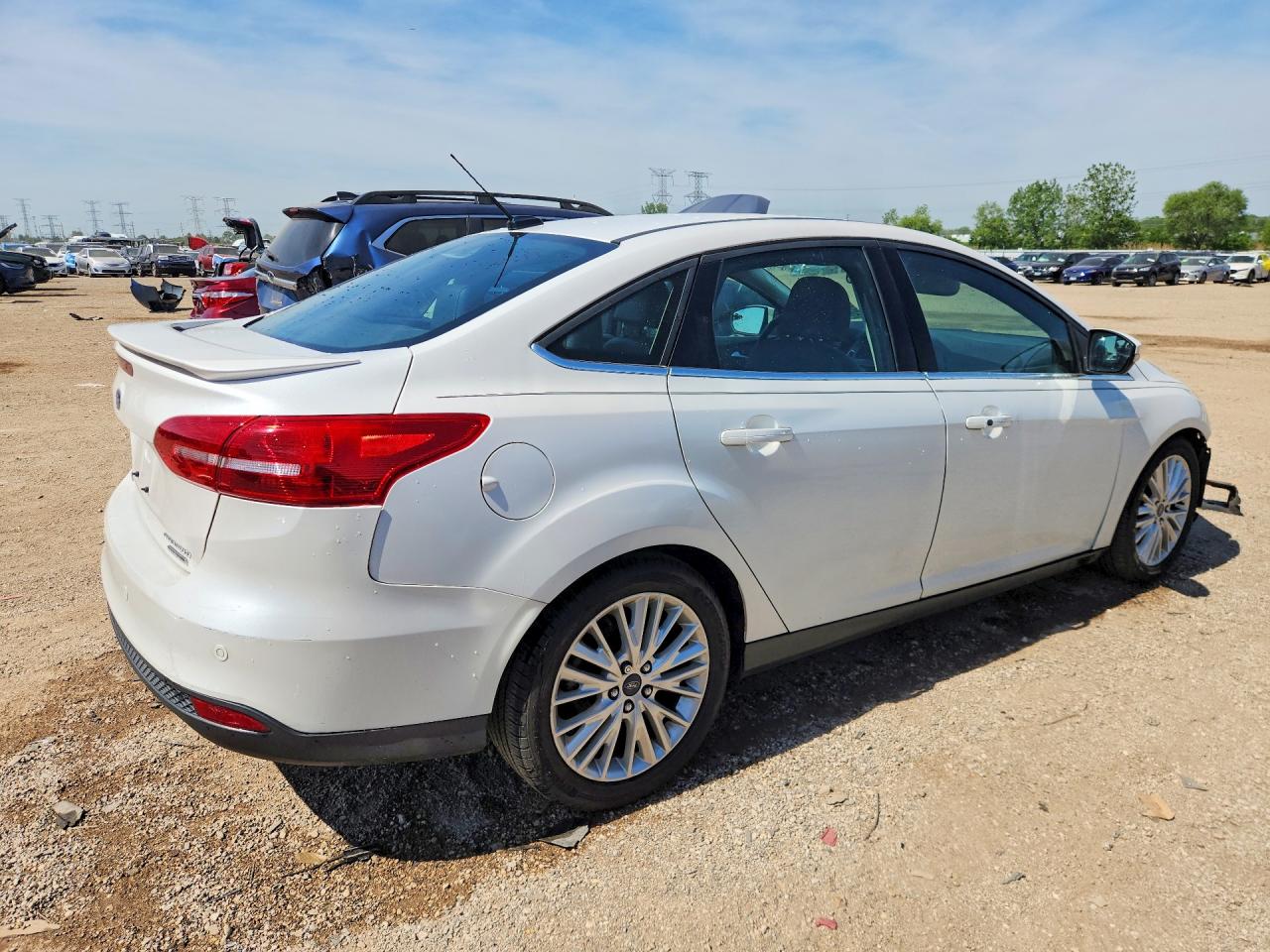 2015 Ford Focus Titanium White vin: 1FADP3J27FL273934