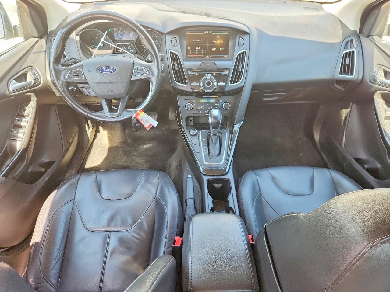 2015 Ford Focus Titanium White vin: 1FADP3J27FL273934