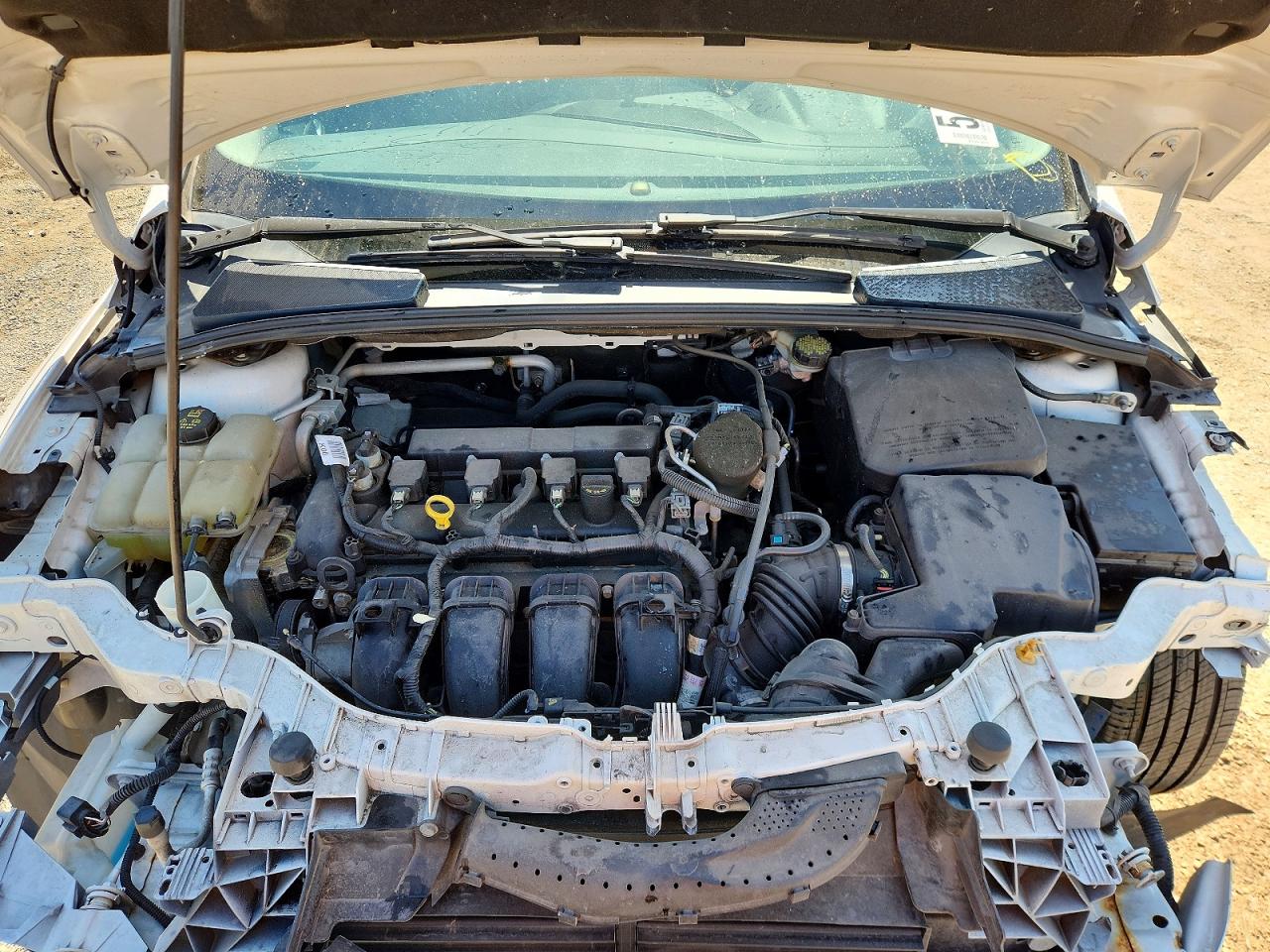 2015 Ford Focus Titanium White vin: 1FADP3J27FL273934