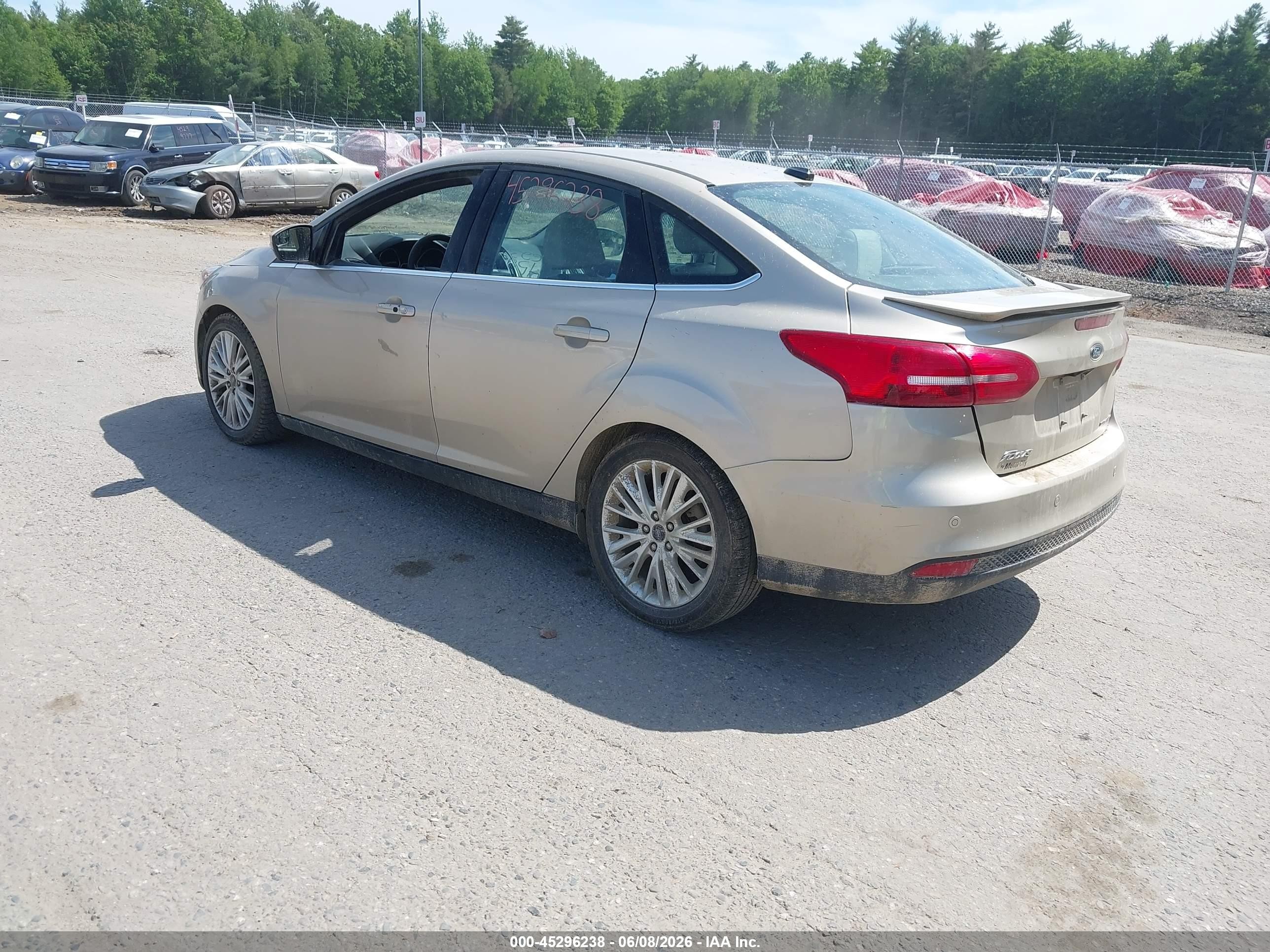 2018 Ford Focus Titanium Tan vin: 1FADP3J27JL272095