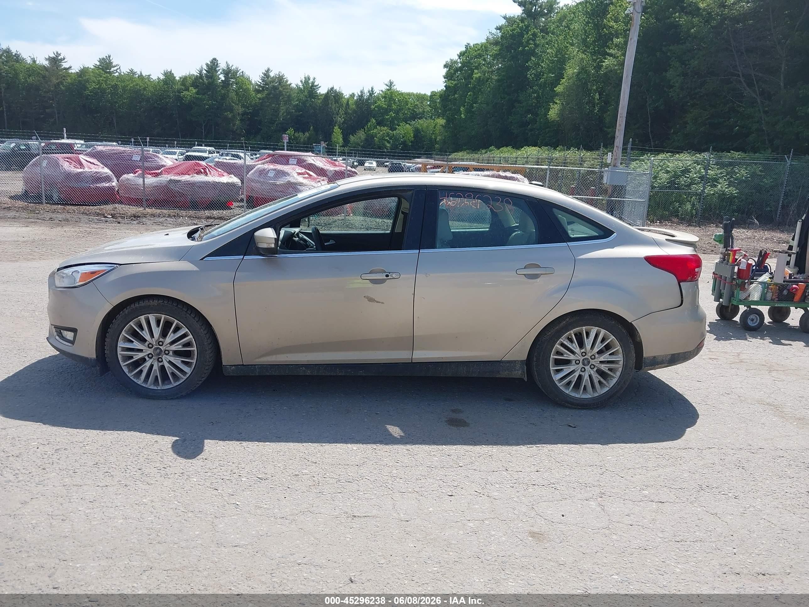 2018 Ford Focus Titanium Tan vin: 1FADP3J27JL272095