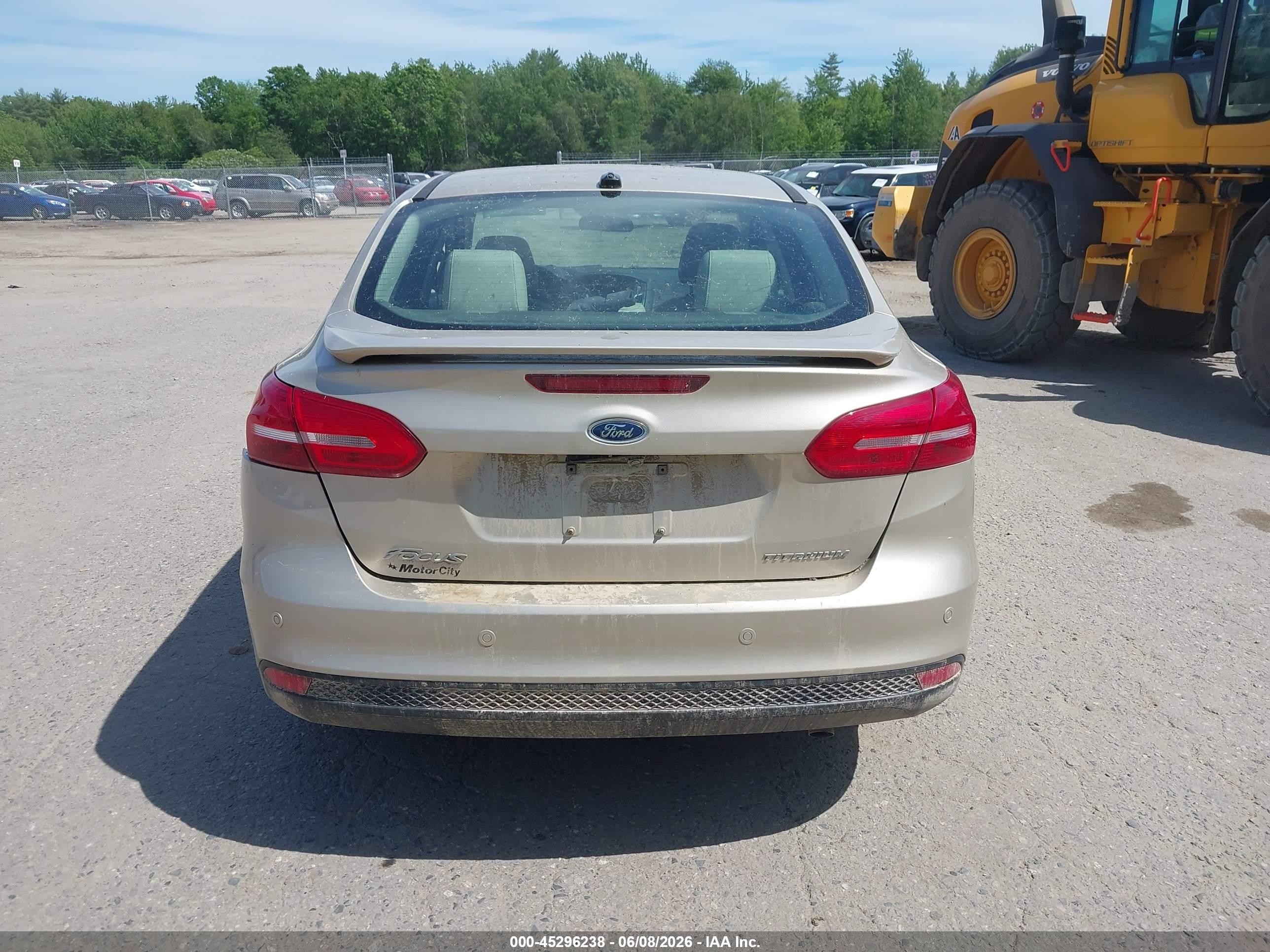 2018 Ford Focus Titanium Tan vin: 1FADP3J27JL272095