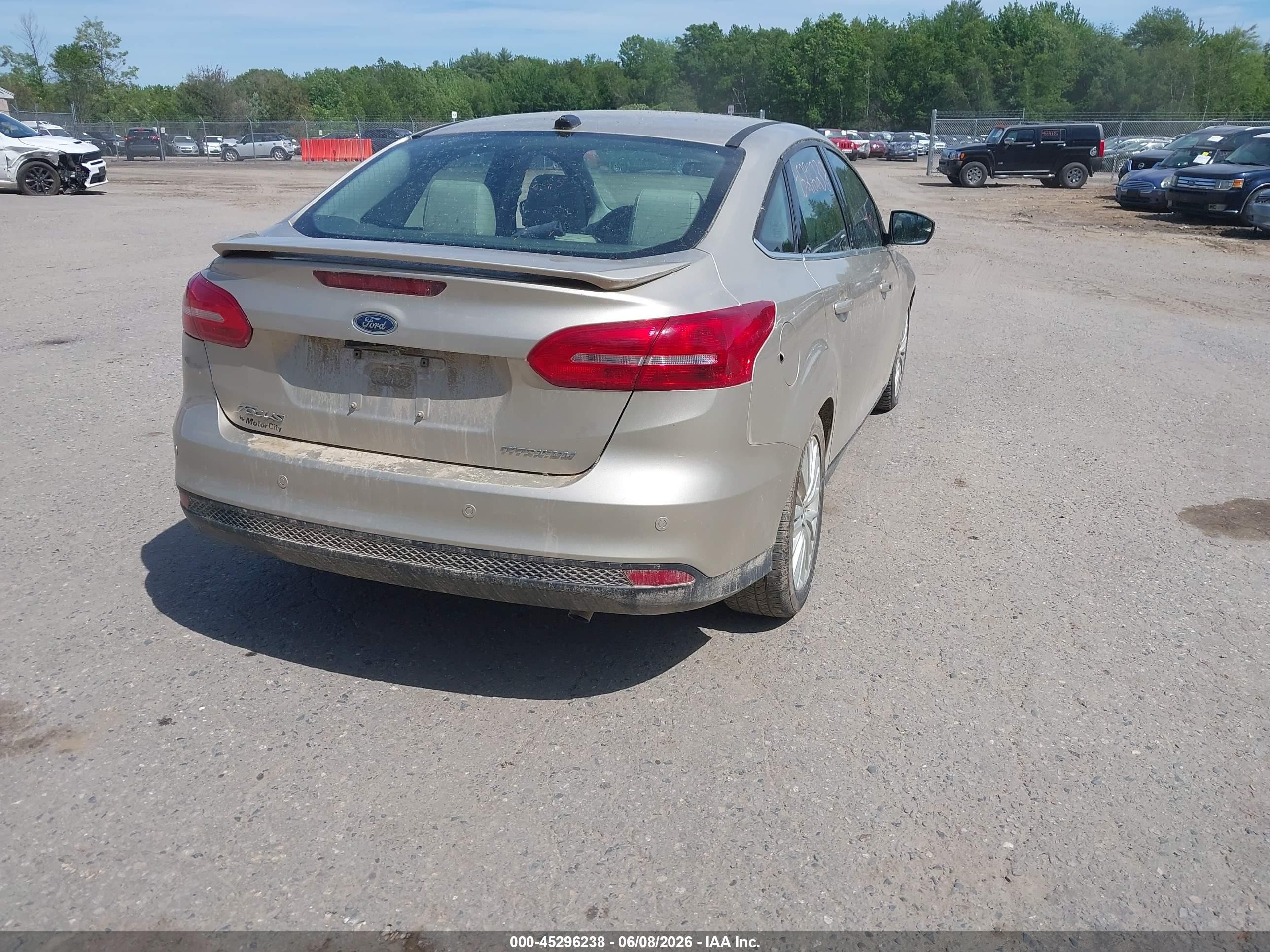 2018 Ford Focus Titanium Tan vin: 1FADP3J27JL272095