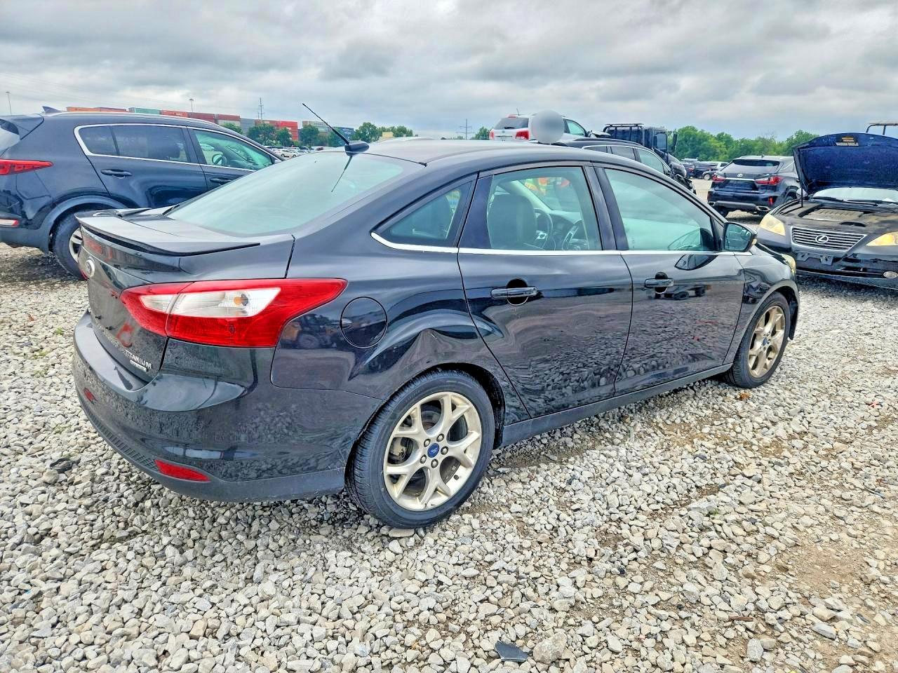 2013 Ford Focus Titanium Black vin: 1FADP3J28DL276371