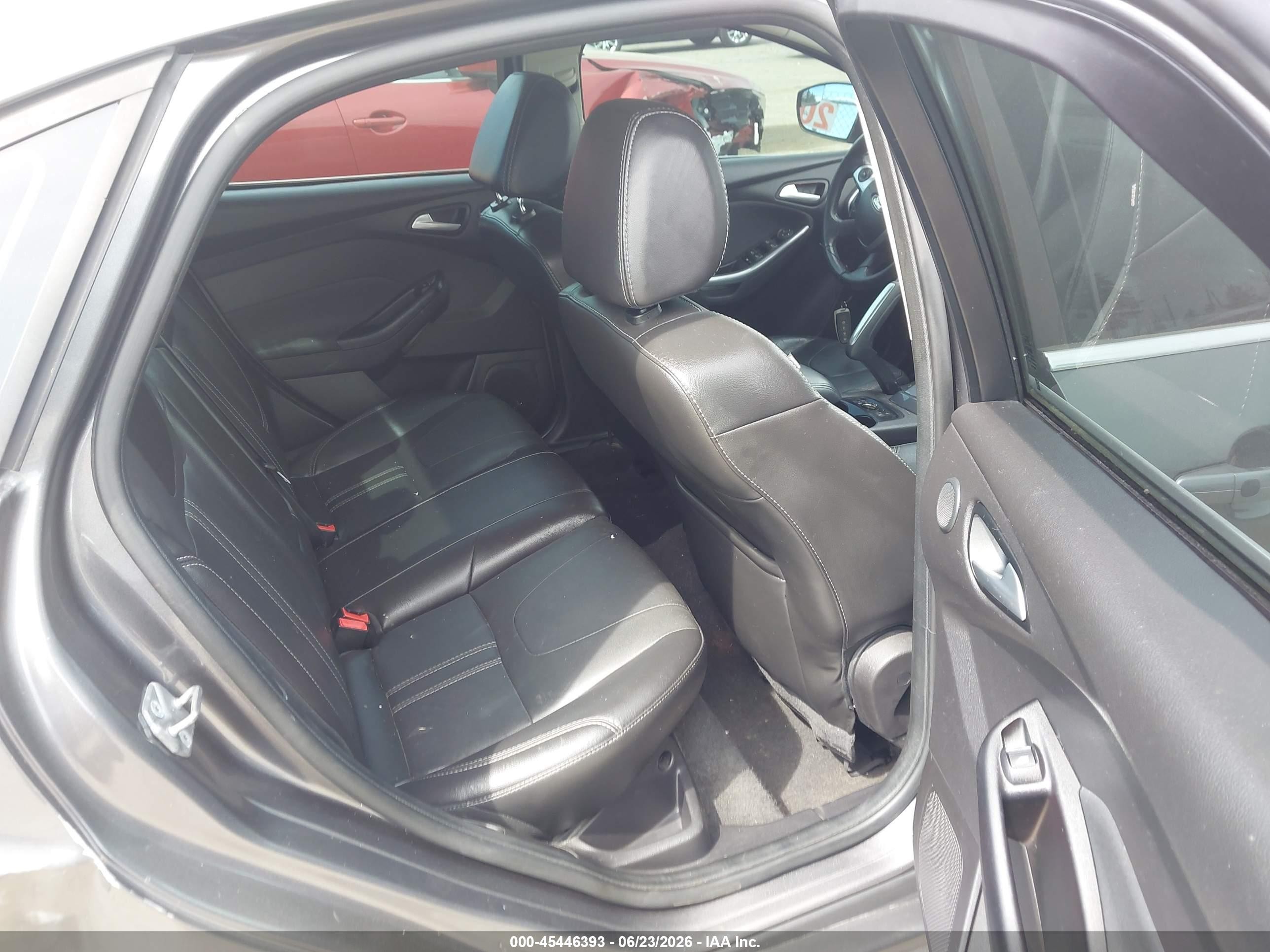 2014 Ford Focus Titanium Gray vin: 1FADP3J28EL117593