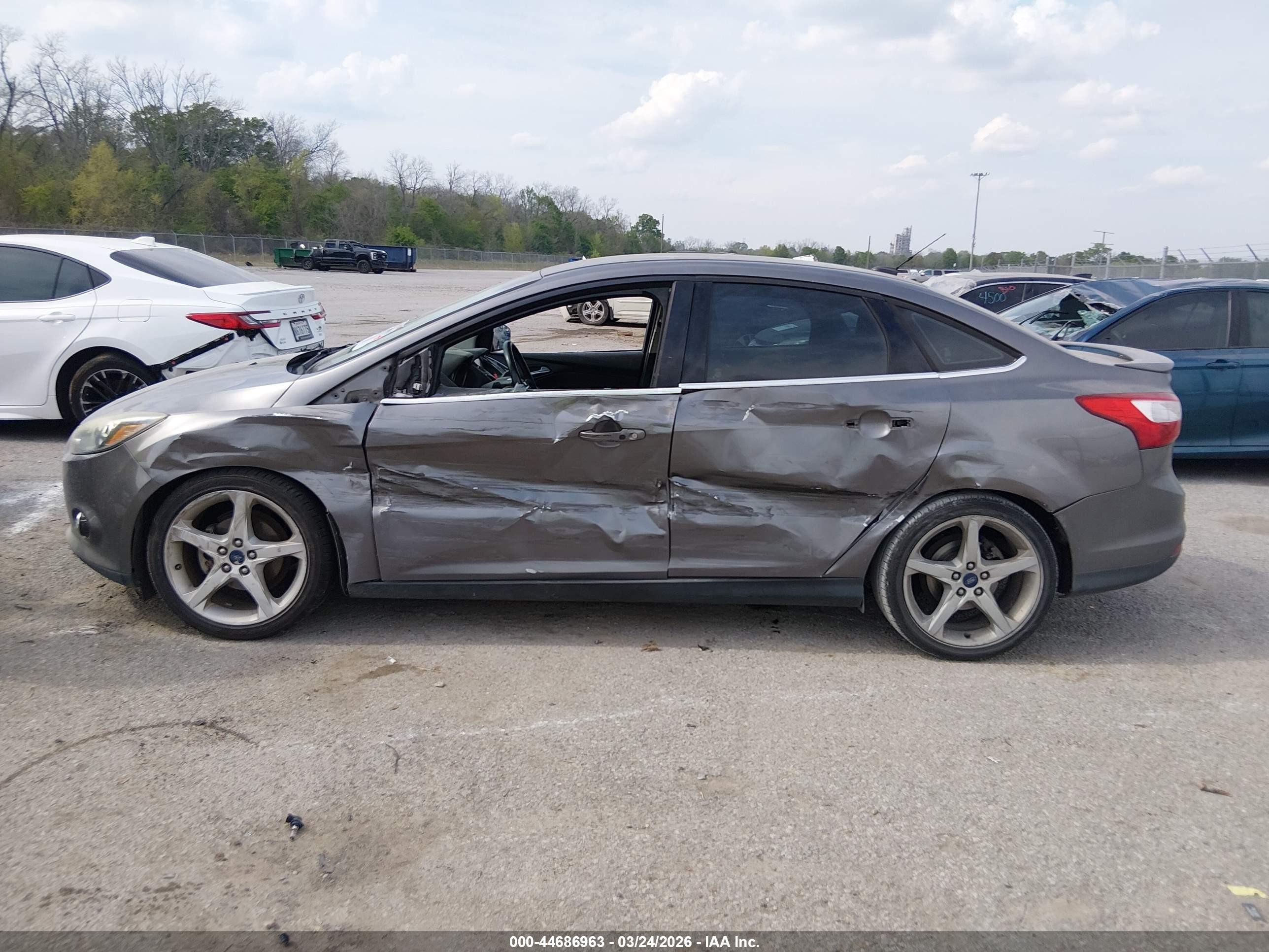 2014 Ford Focus Titanium Gray vin: 1FADP3J28EL463076