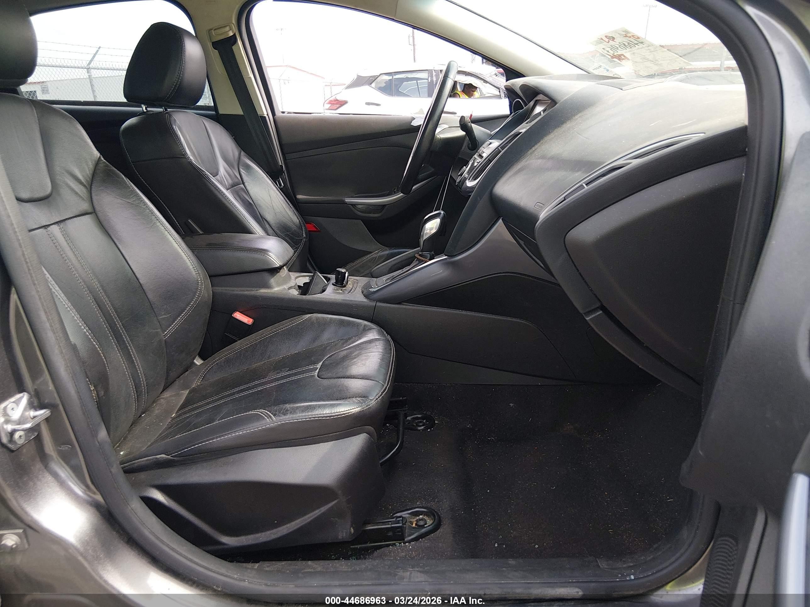 2014 Ford Focus Titanium Gray vin: 1FADP3J28EL463076