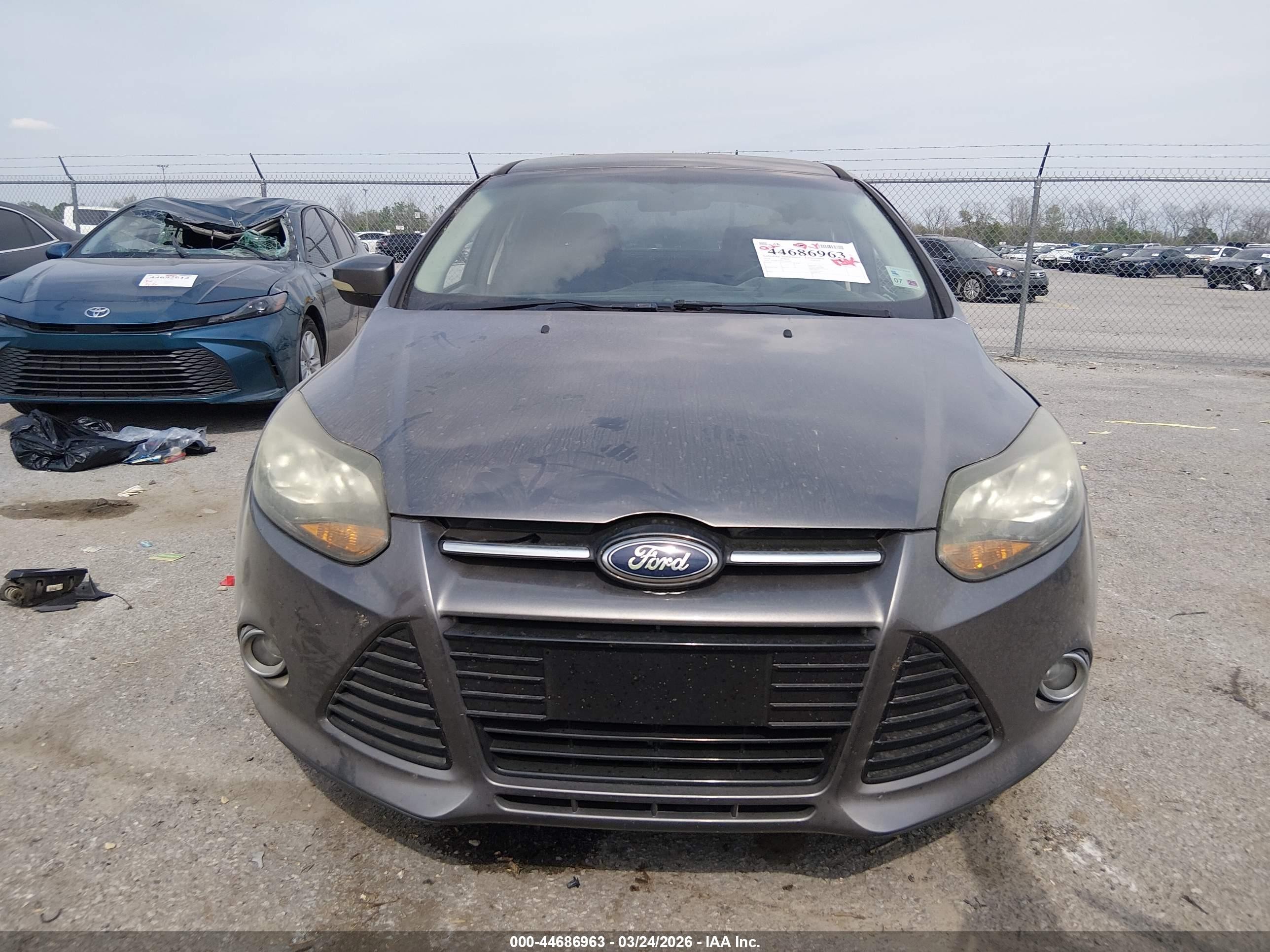 2014 Ford Focus Titanium Gray vin: 1FADP3J28EL463076