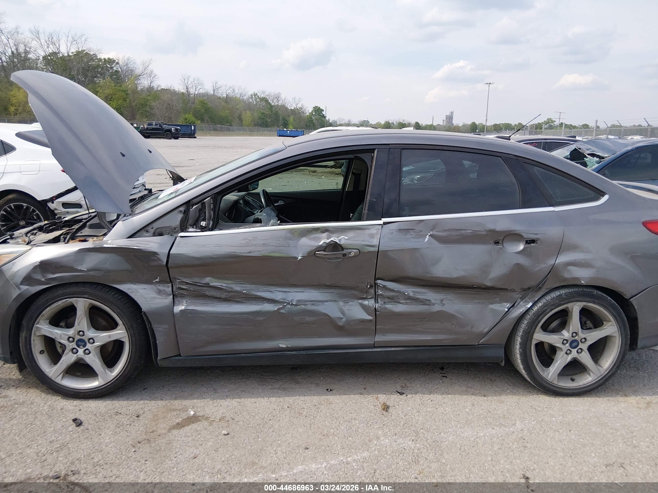 2014 Ford Focus Titanium Gray vin: 1FADP3J28EL463076