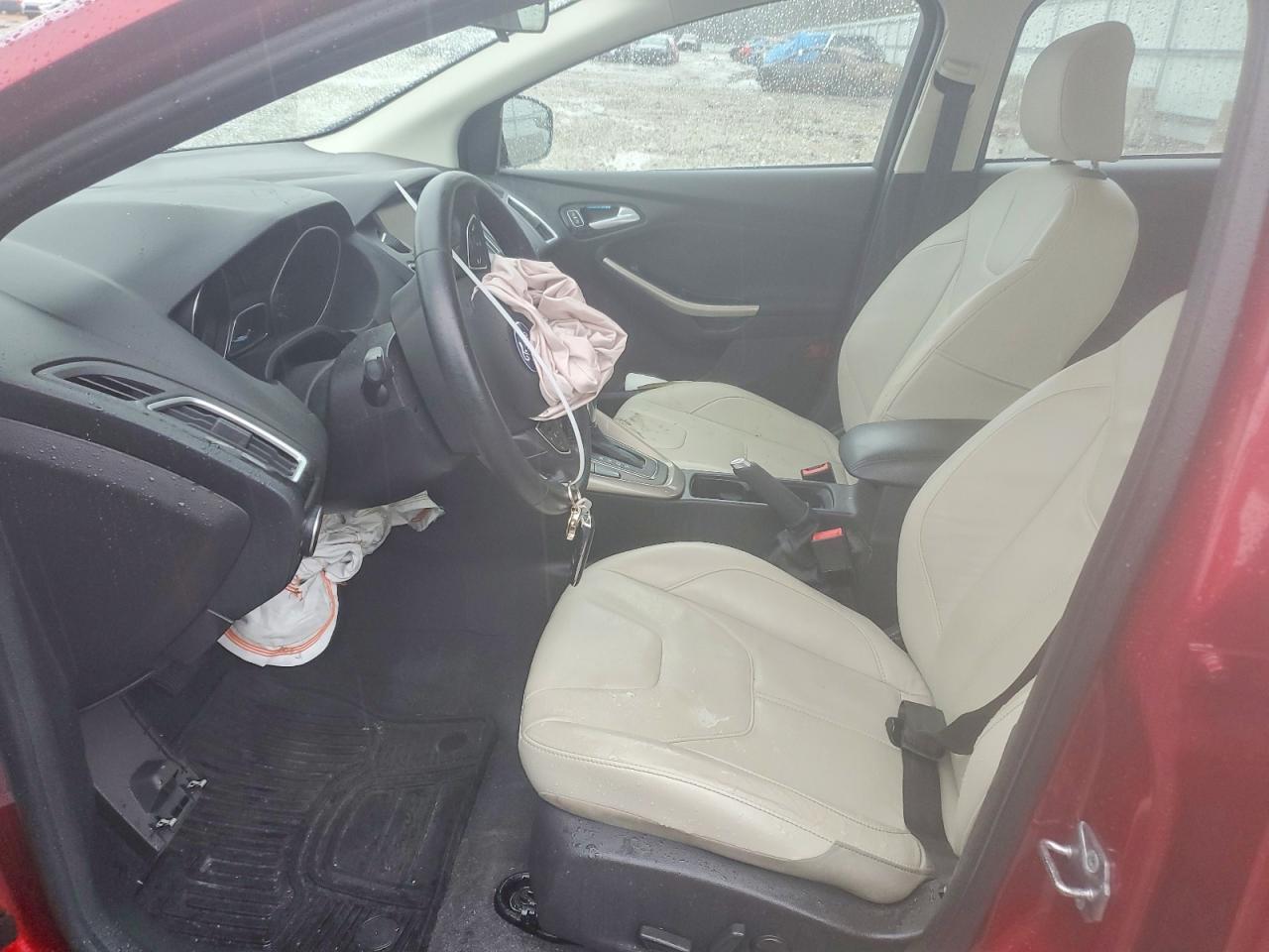 2015 Ford Focus Titanium Темно-бордовый vin: 1FADP3J28FL313860