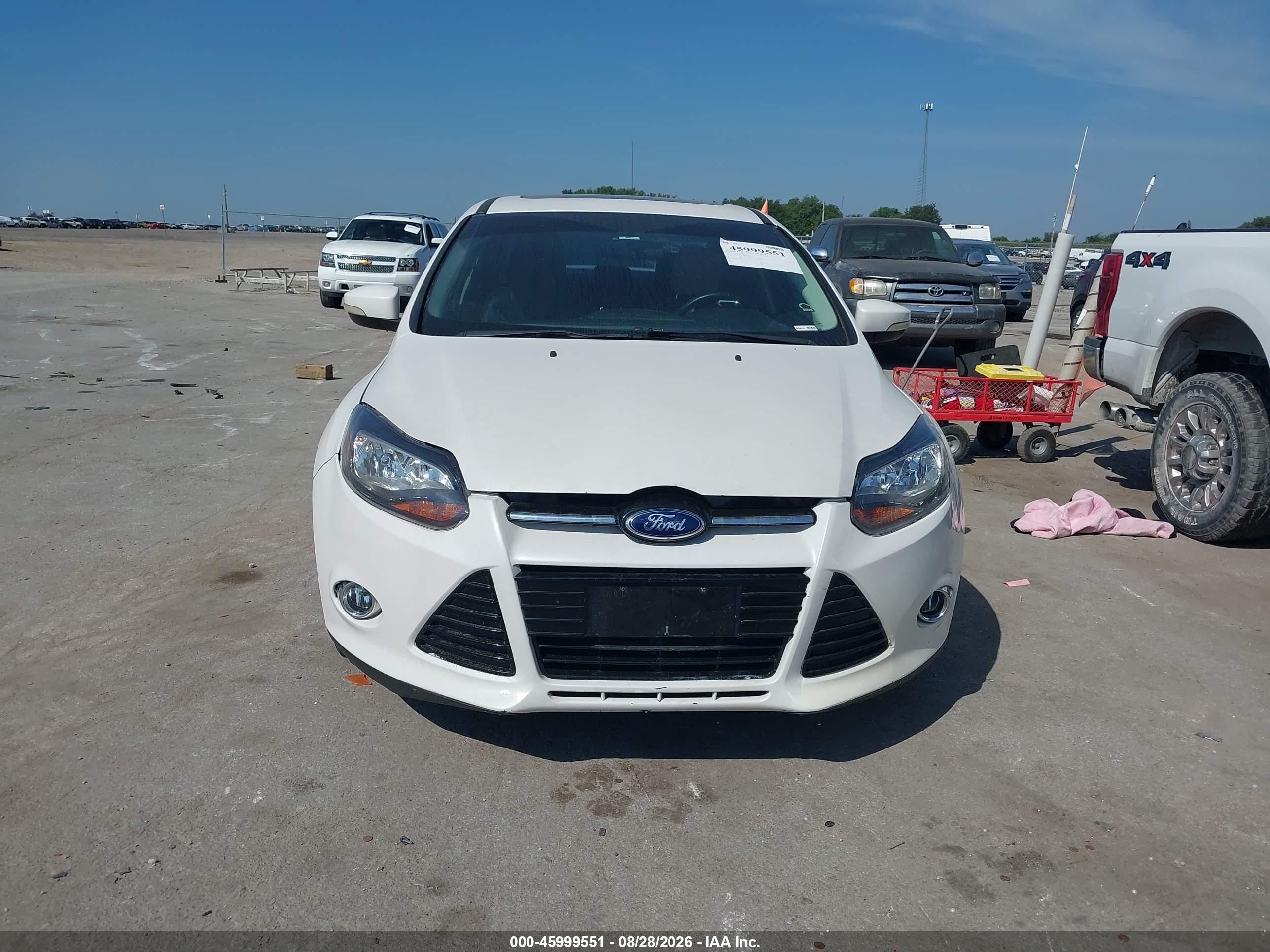 2013 Ford Focus Titanium White vin: 1FADP3J29DL296368