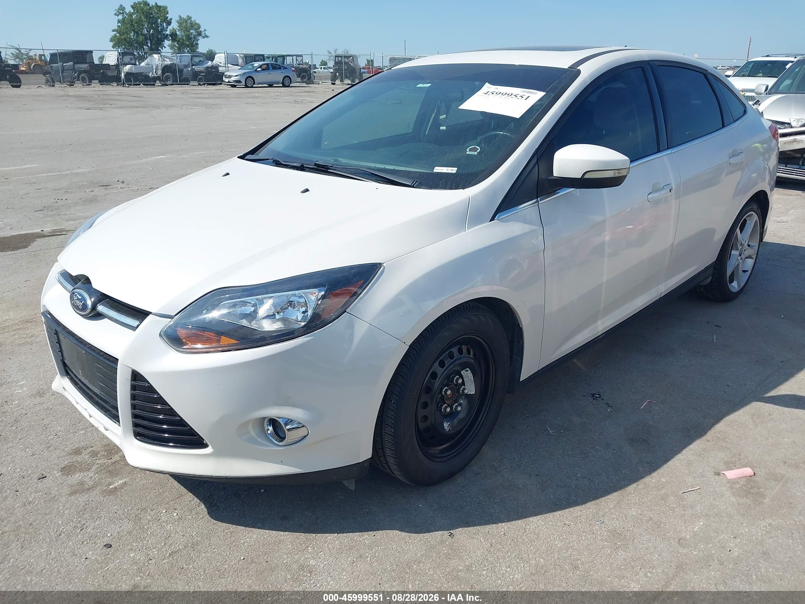 2013 Ford Focus Titanium White vin: 1FADP3J29DL296368