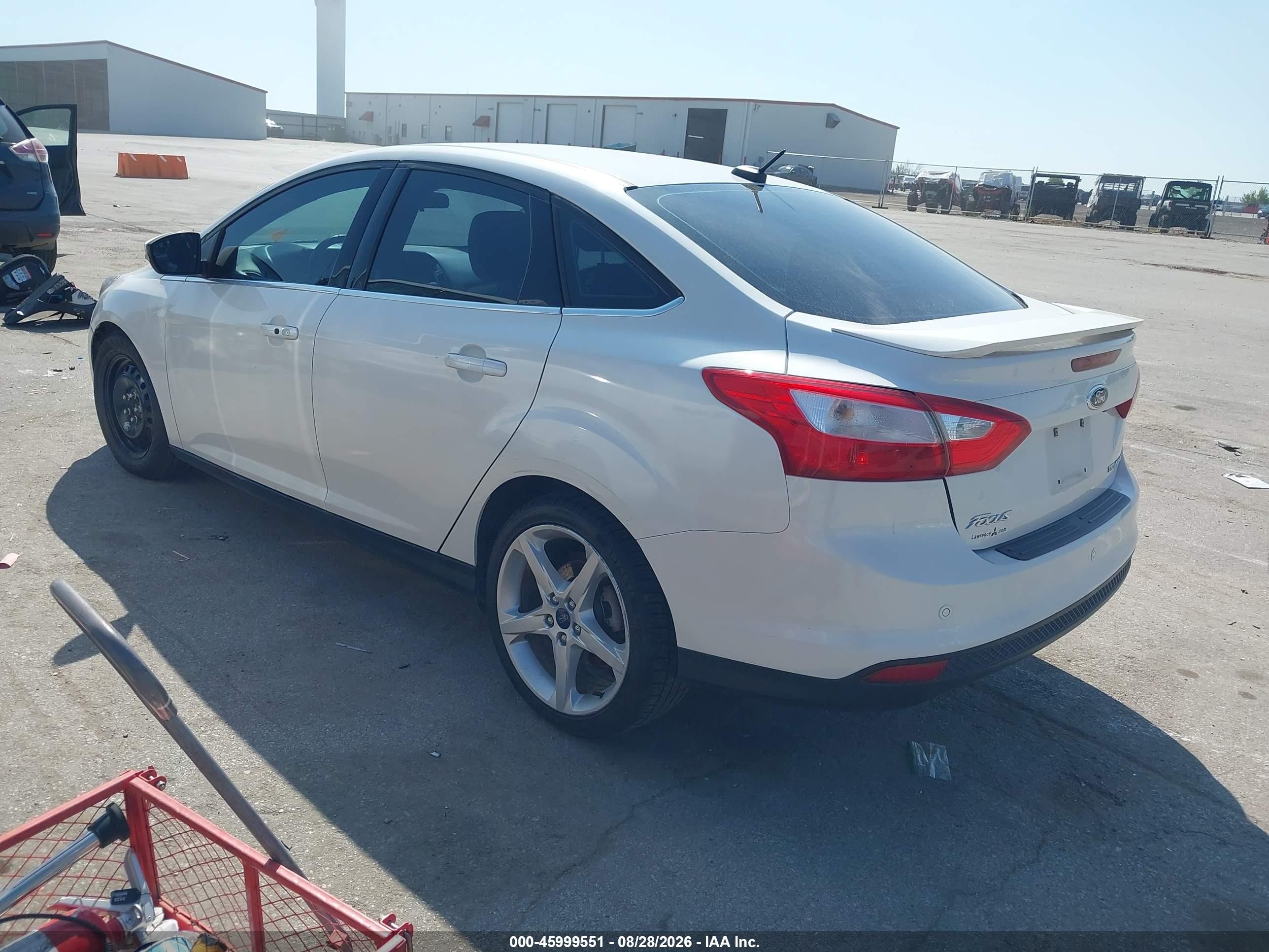 2013 Ford Focus Titanium White vin: 1FADP3J29DL296368