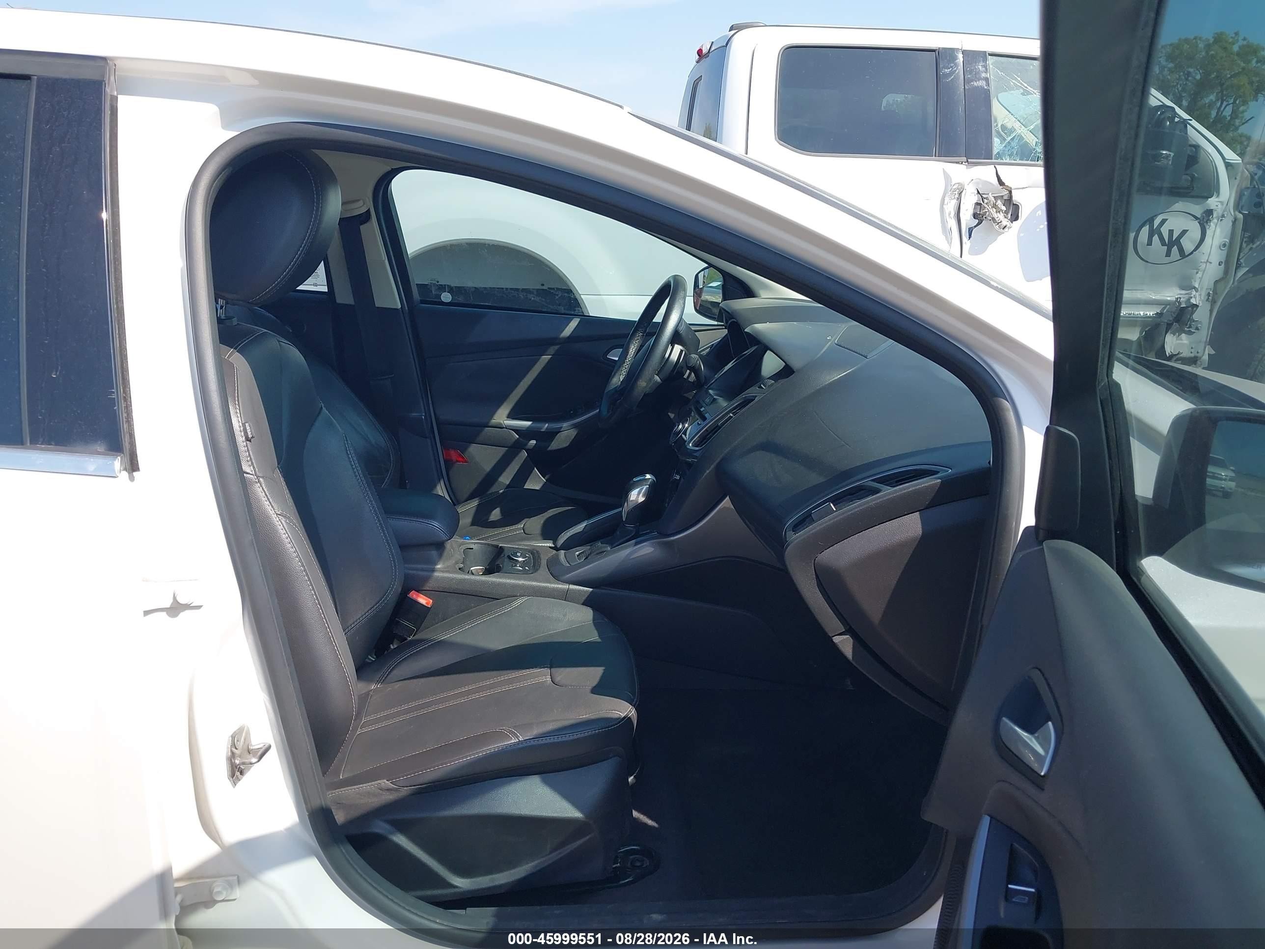 2013 Ford Focus Titanium White vin: 1FADP3J29DL296368