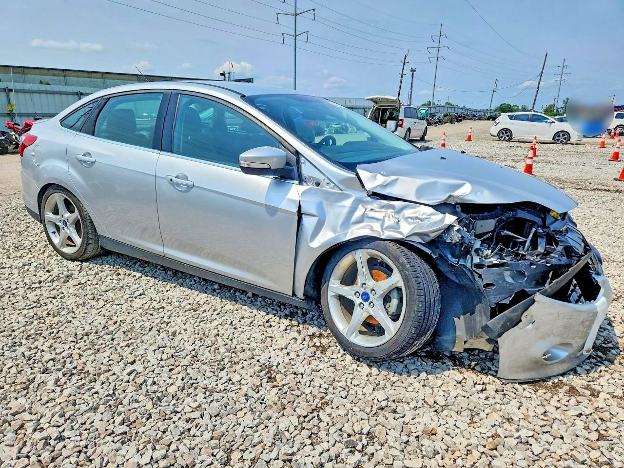 2014 Ford Focus Titanium Silver vin: 1FADP3J29EL143040