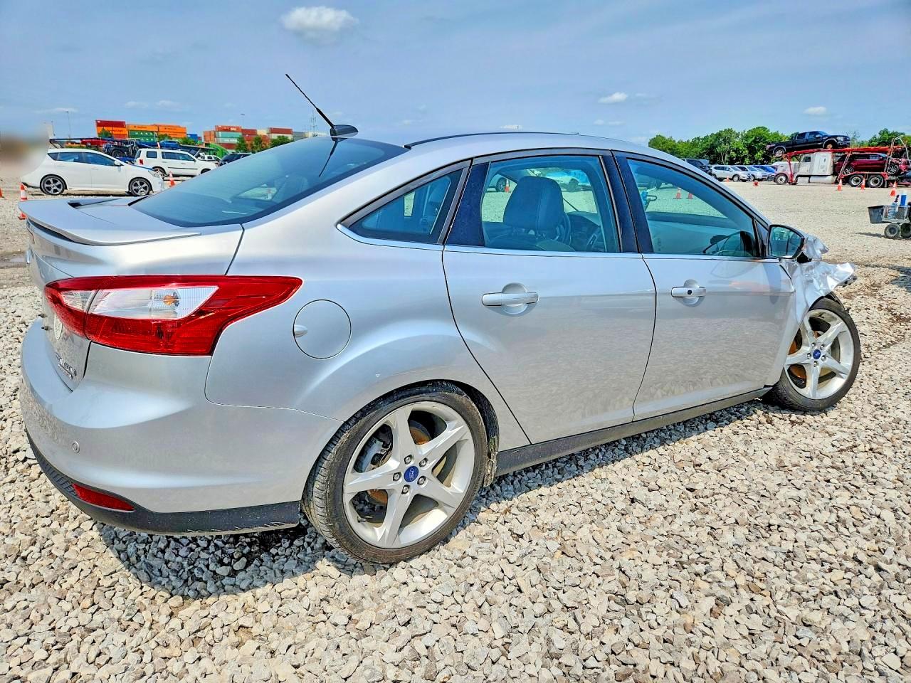 2014 Ford Focus Titanium Silver vin: 1FADP3J29EL143040