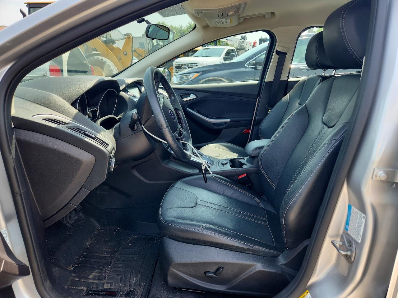 2014 Ford Focus Titanium Silver vin: 1FADP3J29EL143040
