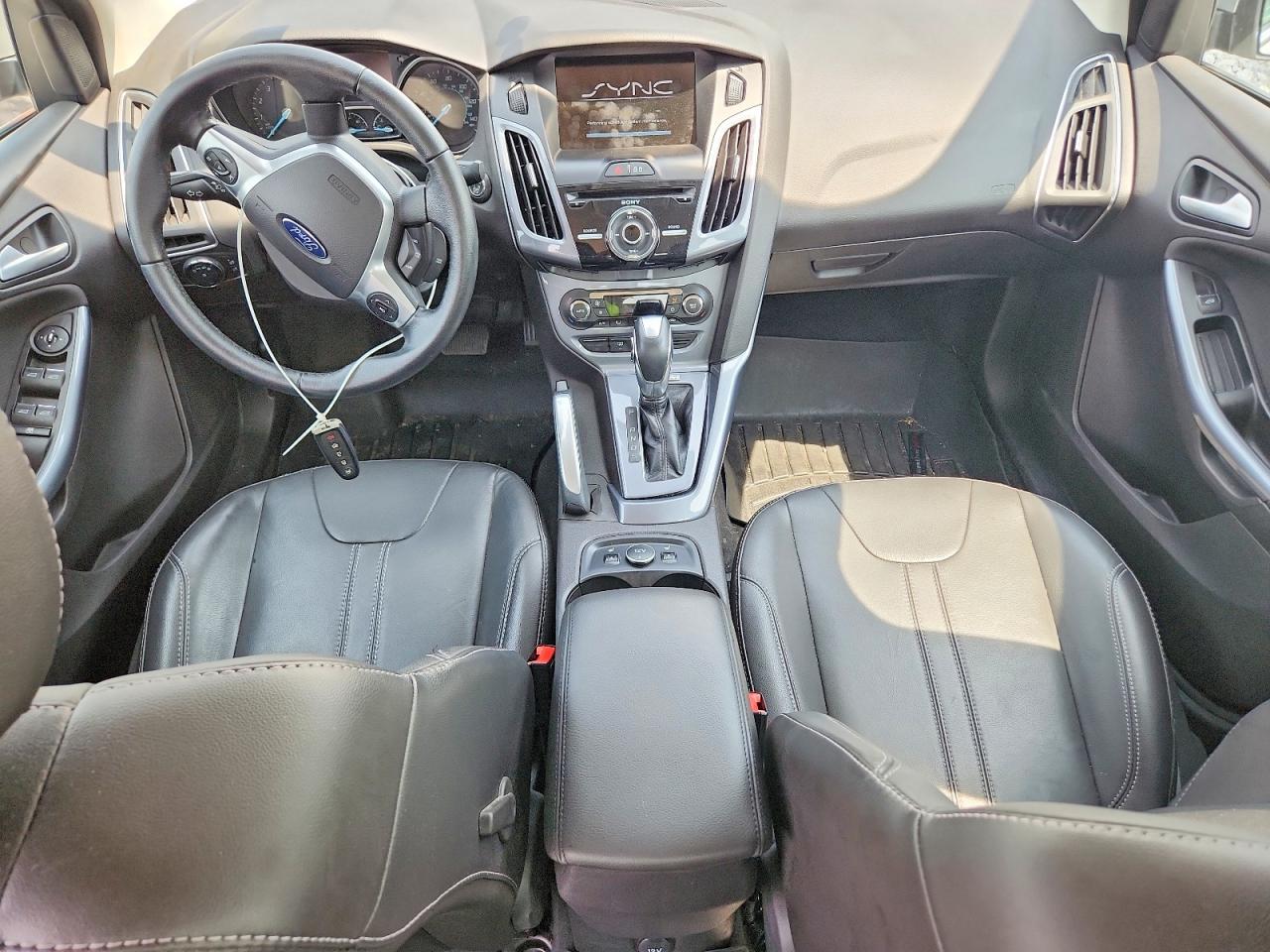 2014 Ford Focus Titanium Silver vin: 1FADP3J29EL143040