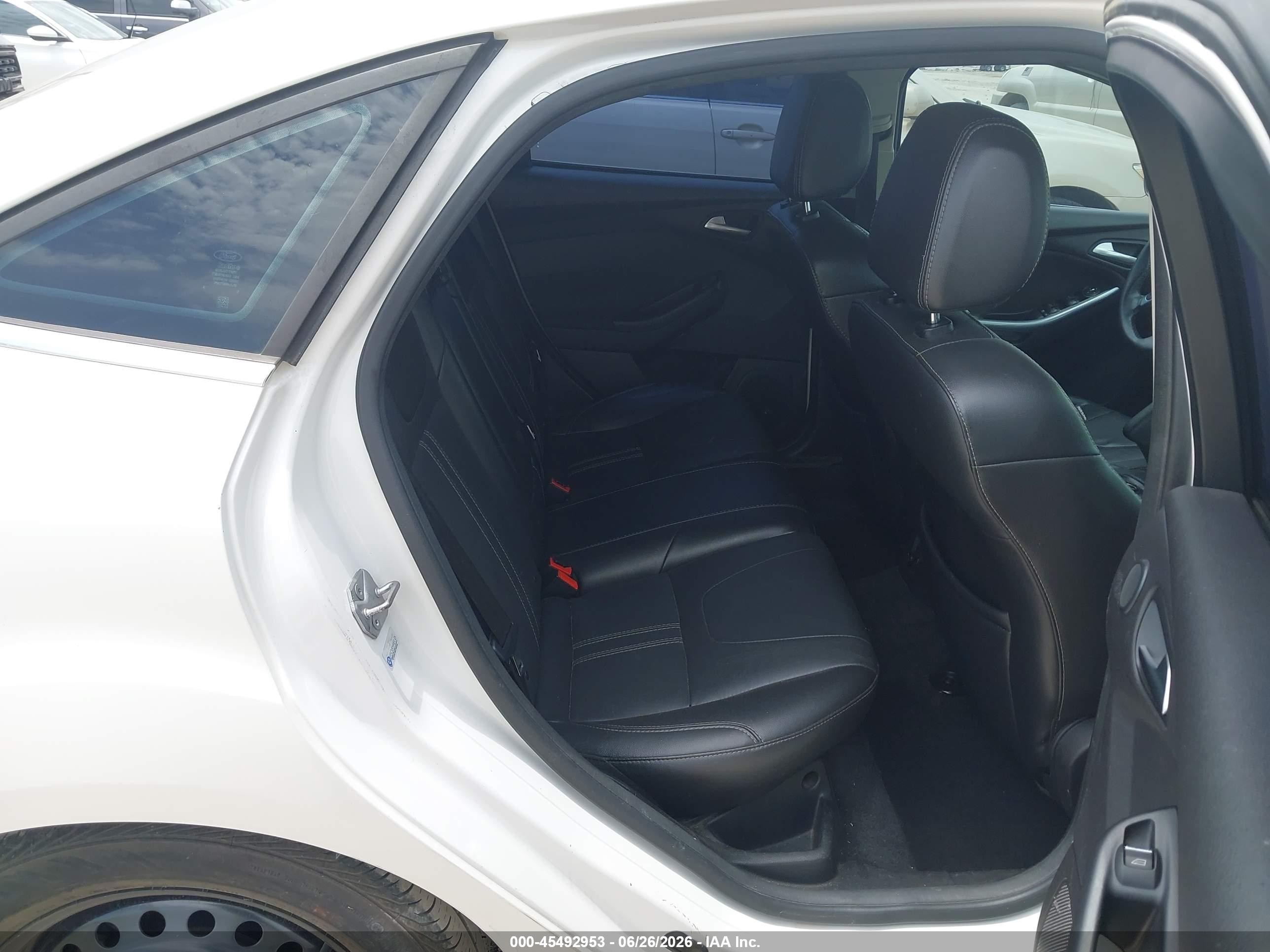 2014 Ford Focus Titanium White vin: 1FADP3J29EL176166