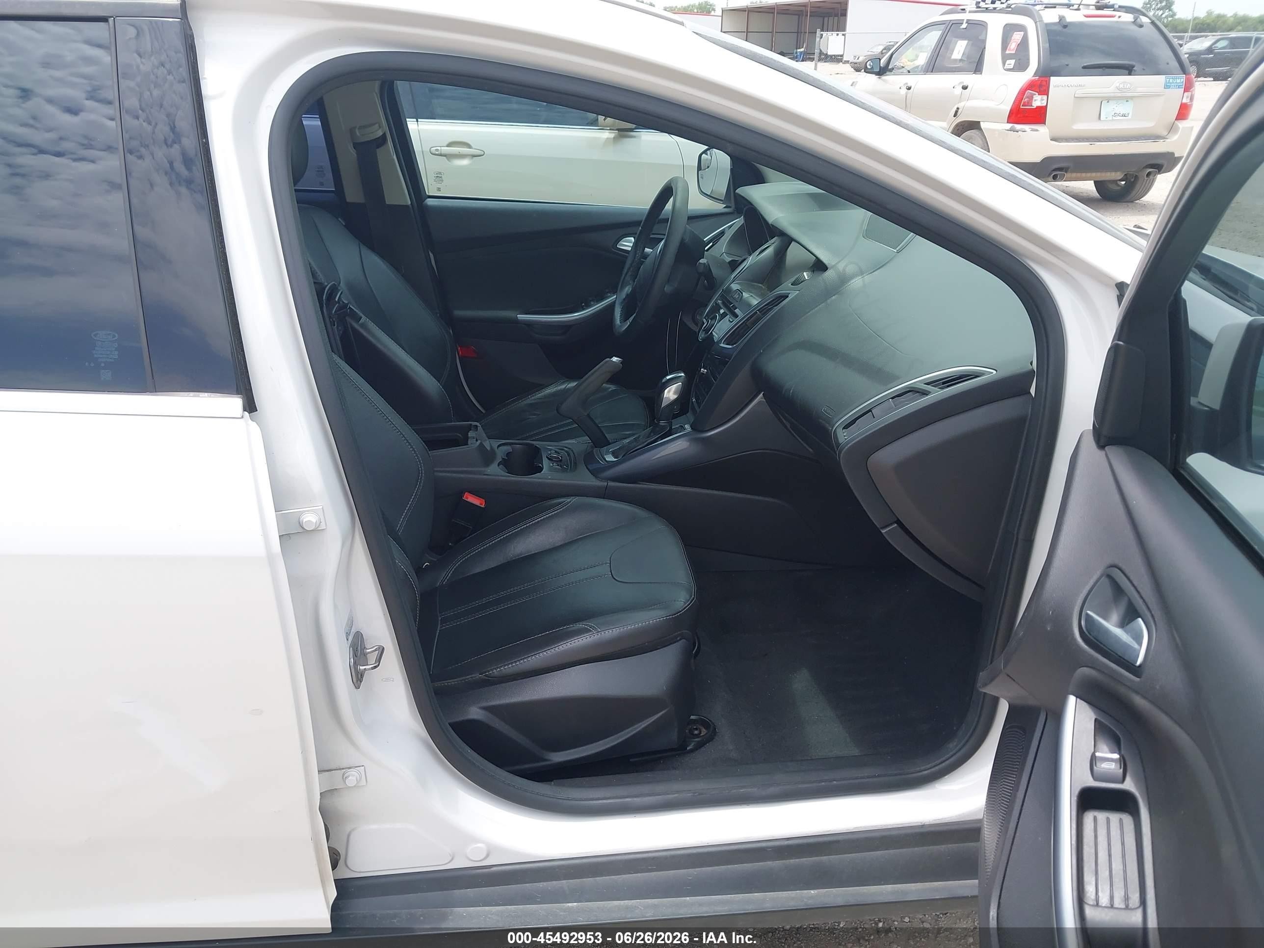 2014 Ford Focus Titanium White vin: 1FADP3J29EL176166