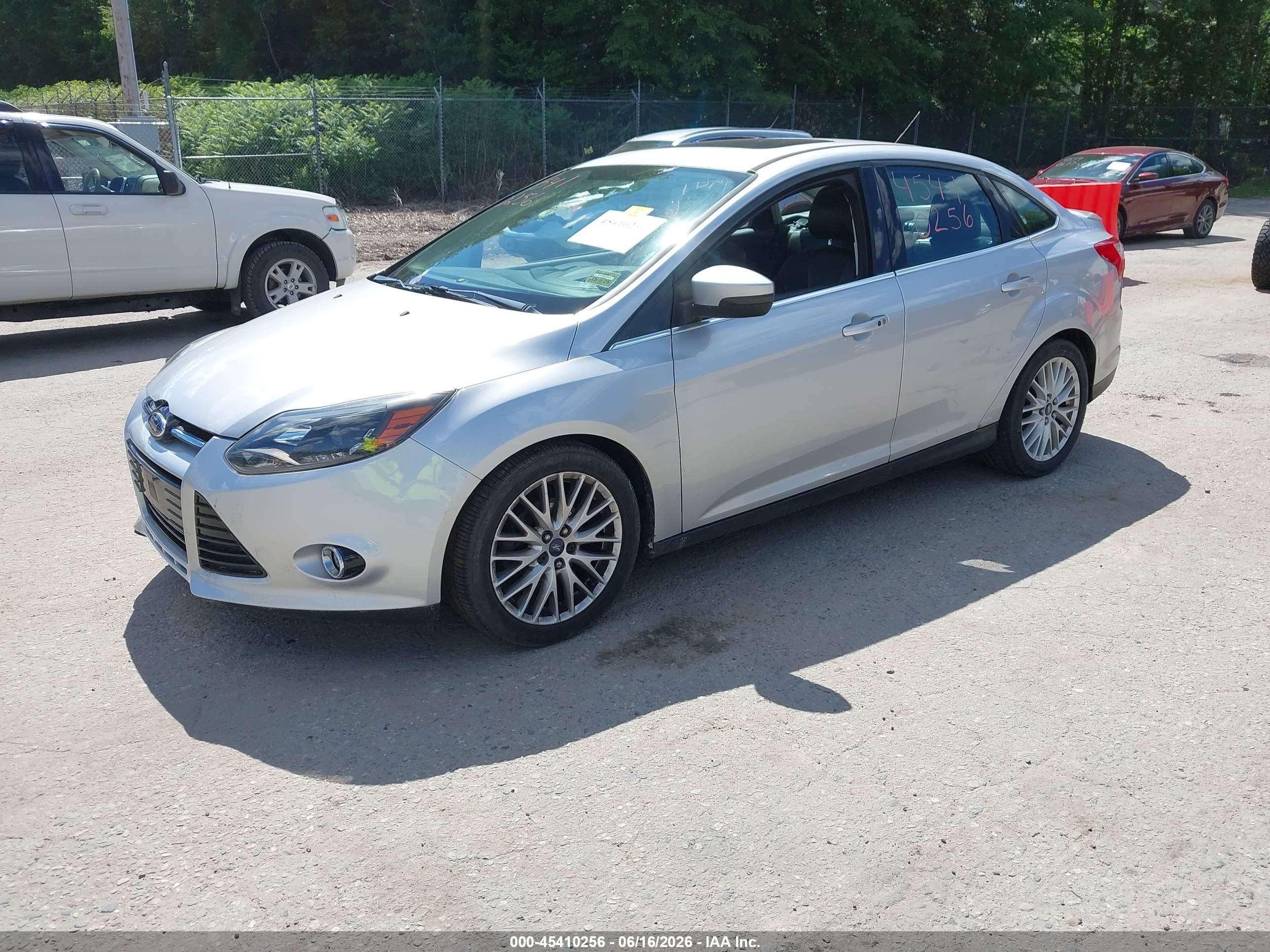 2014 Ford Focus Titanium Silver vin: 1FADP3J29EL221249