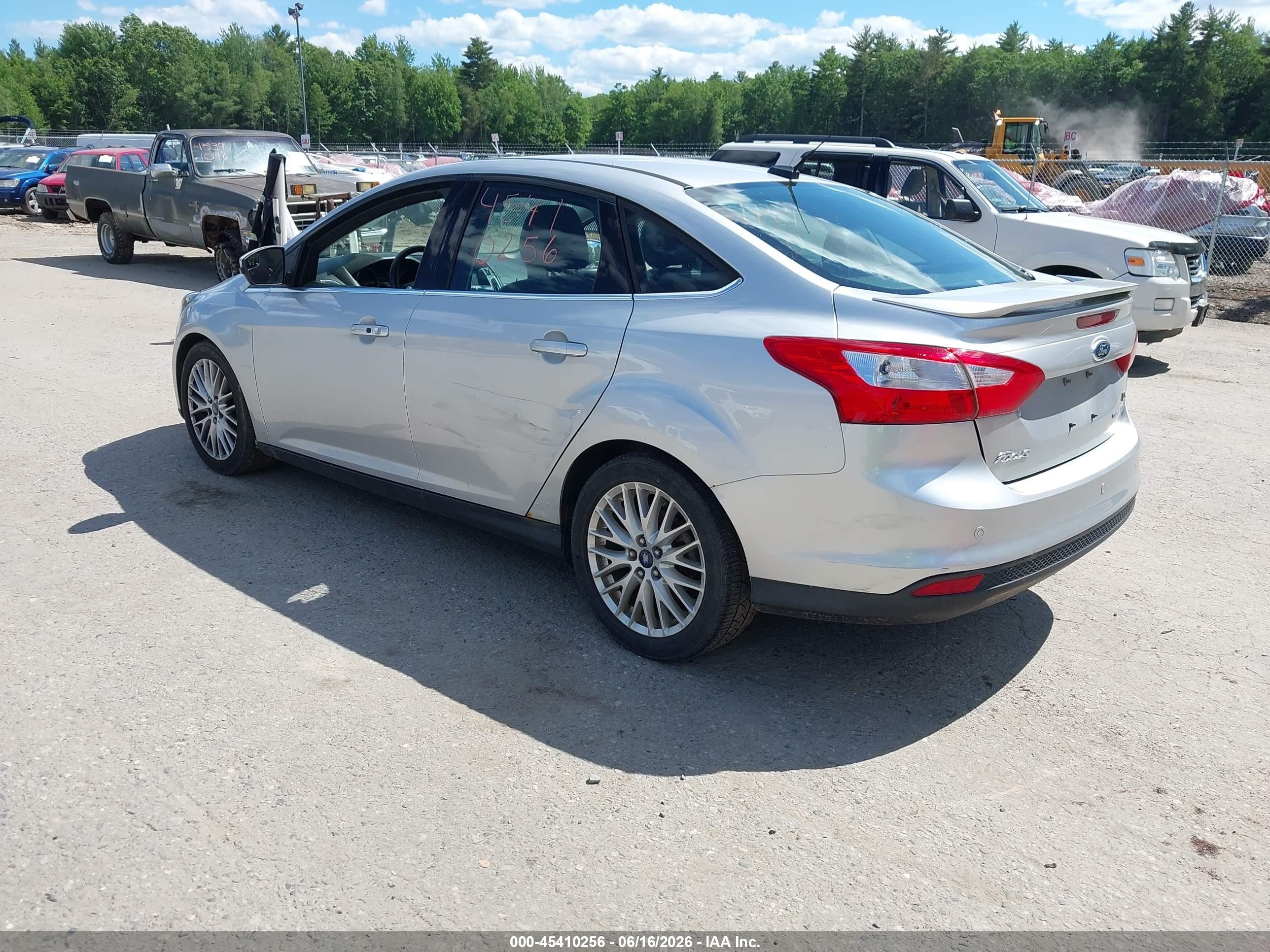 2014 Ford Focus Titanium Silver vin: 1FADP3J29EL221249