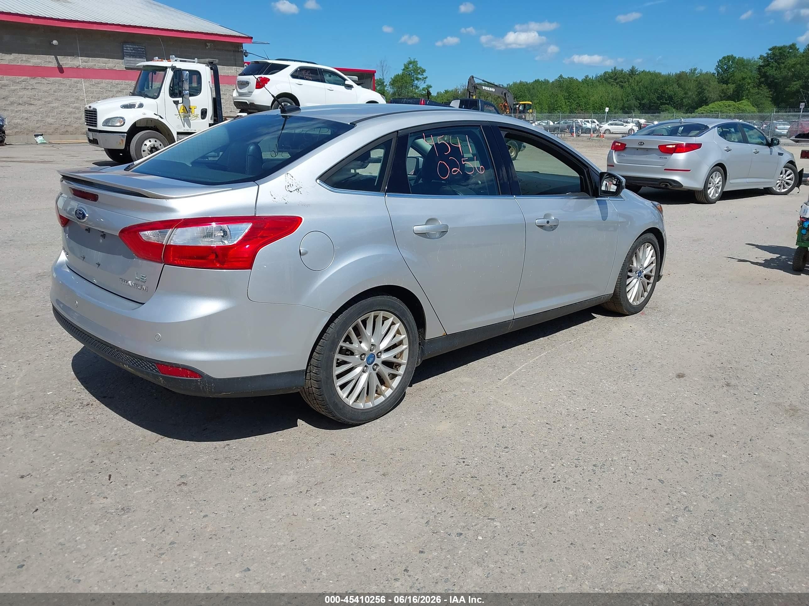 2014 Ford Focus Titanium Silver vin: 1FADP3J29EL221249