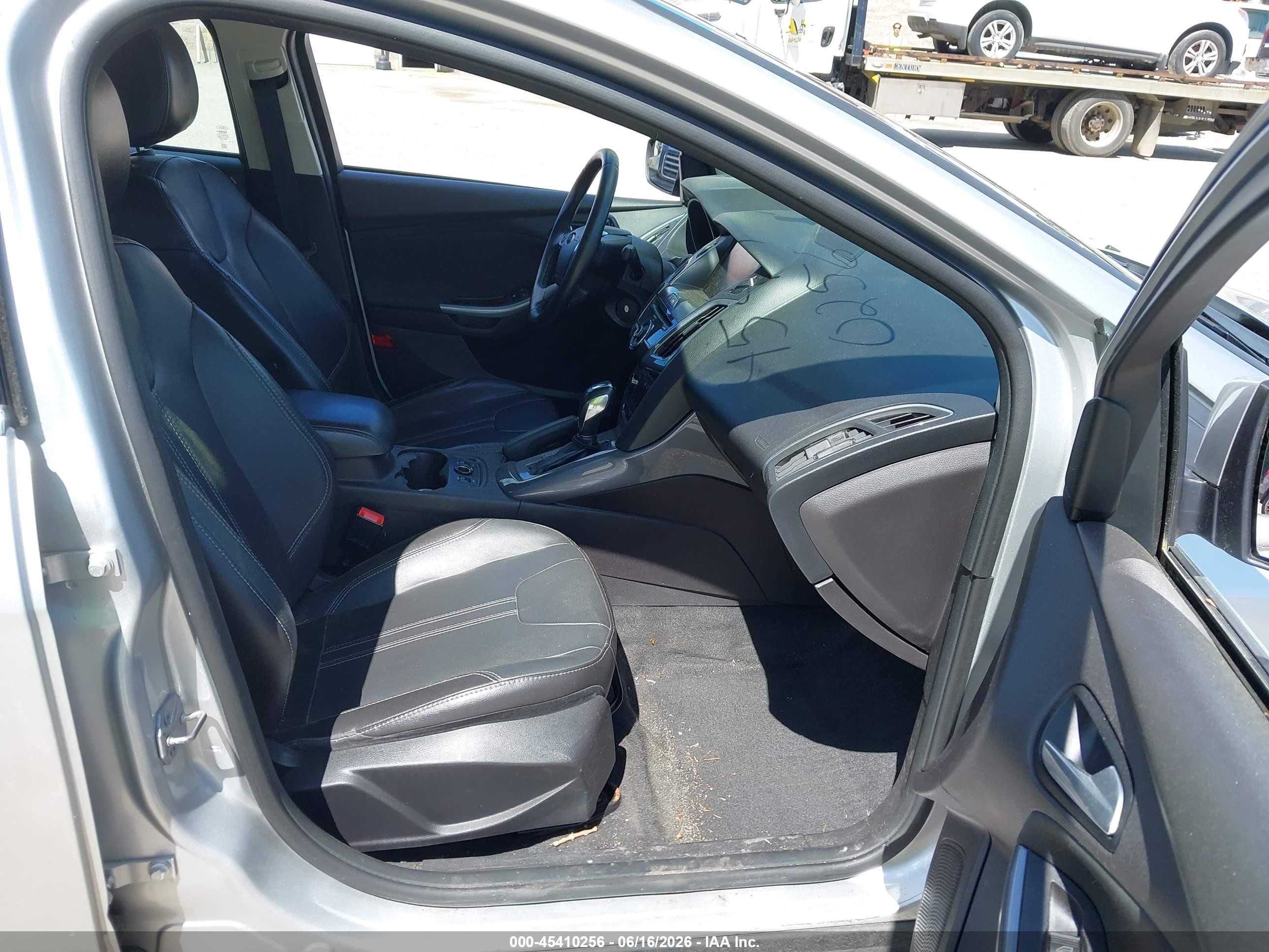 2014 Ford Focus Titanium Silver vin: 1FADP3J29EL221249