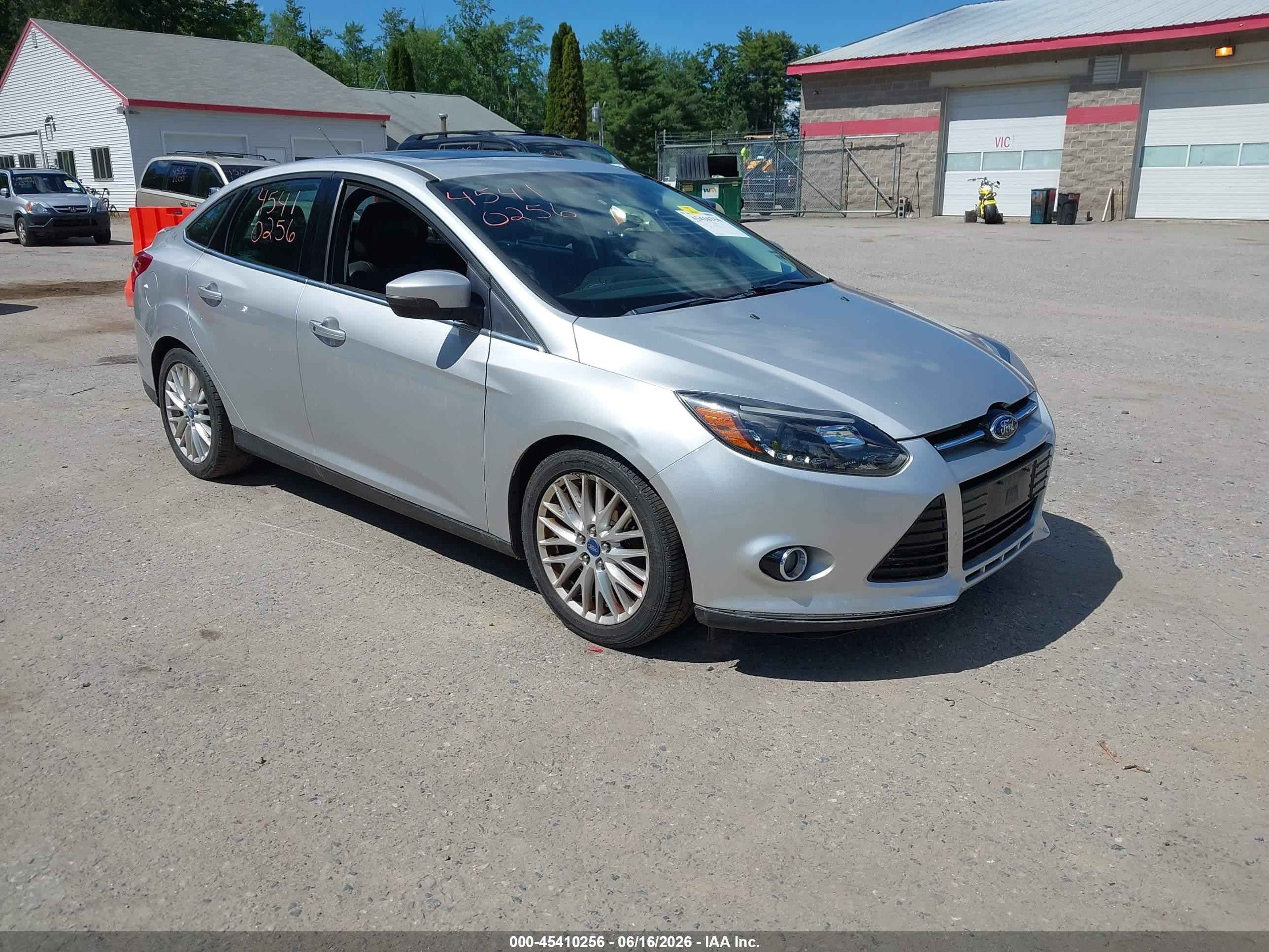 2014 Ford Focus Titanium Silver vin: 1FADP3J29EL221249