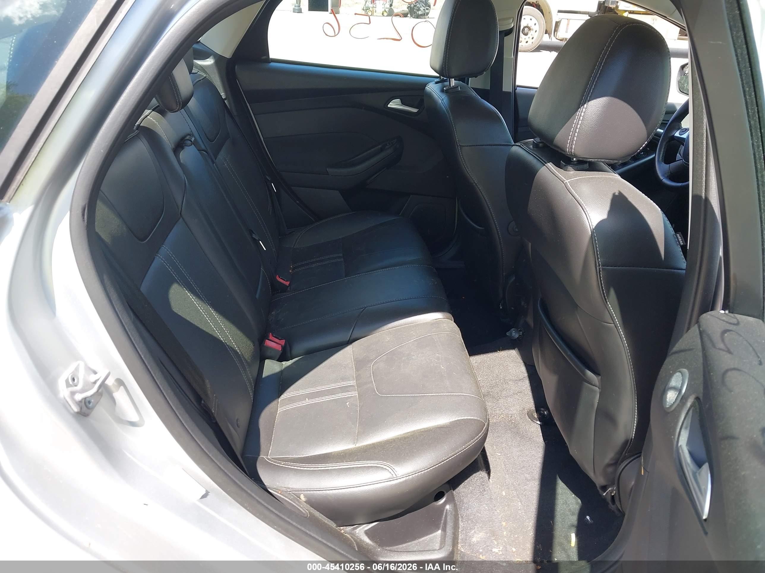 2014 Ford Focus Titanium Silver vin: 1FADP3J29EL221249